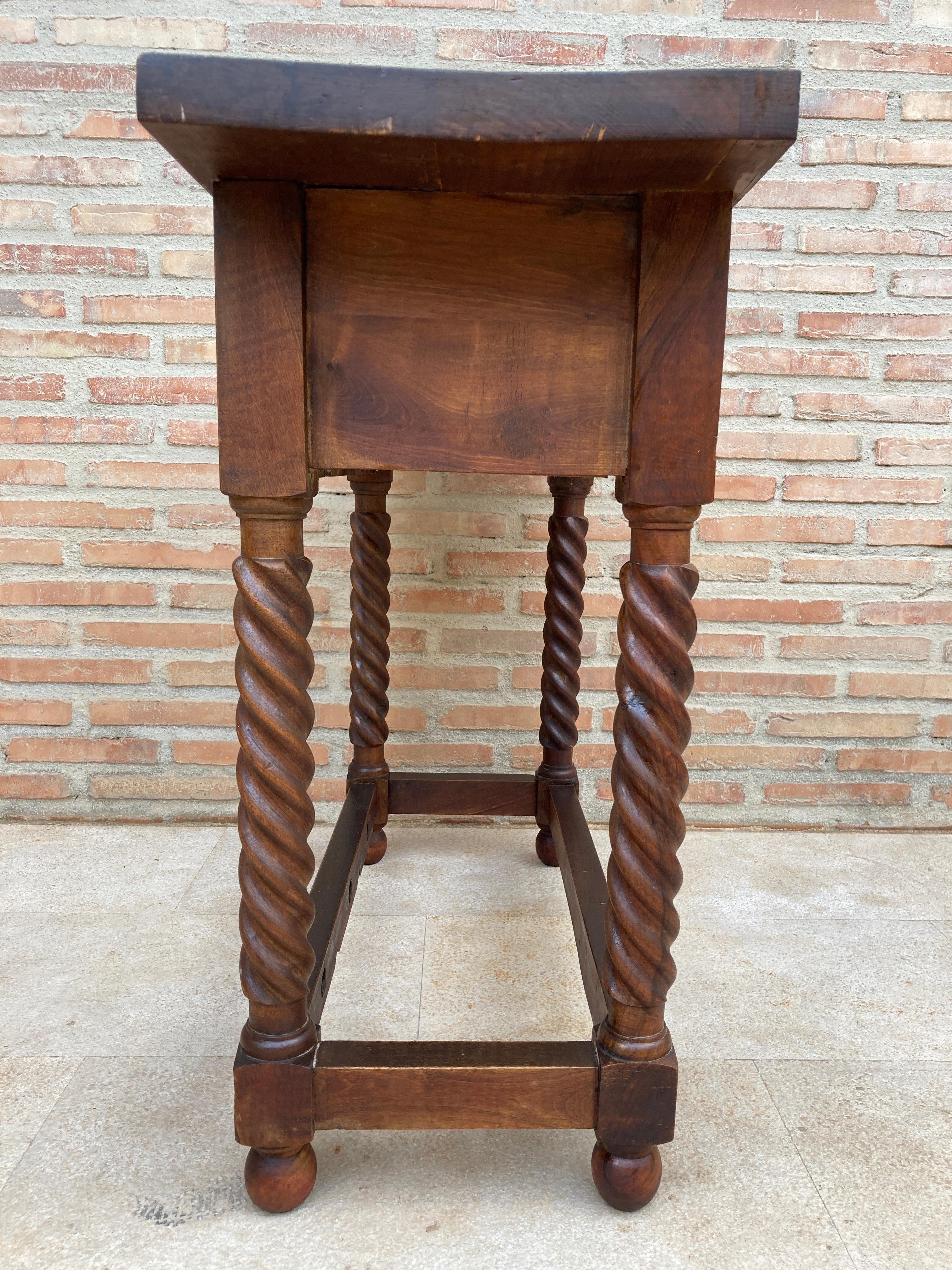 Early 20th Century Carved Walnut Wood Catalan Spanish Console Table In Good Condition For Sale In Miami, FL