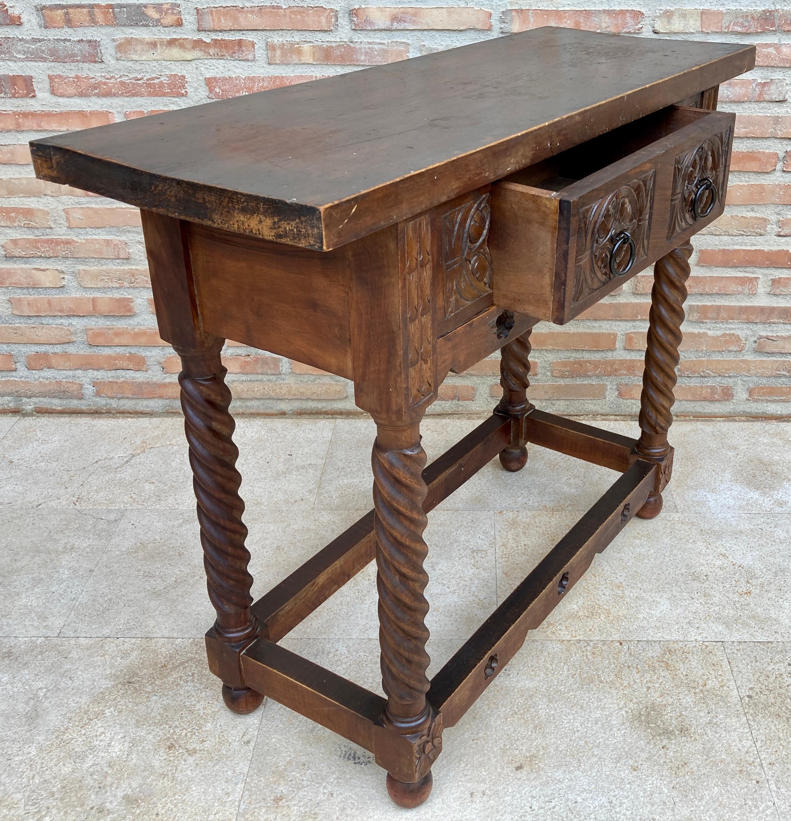 Early 20th Century Carved Walnut Wood Catalan Spanish Console Table For Sale 1