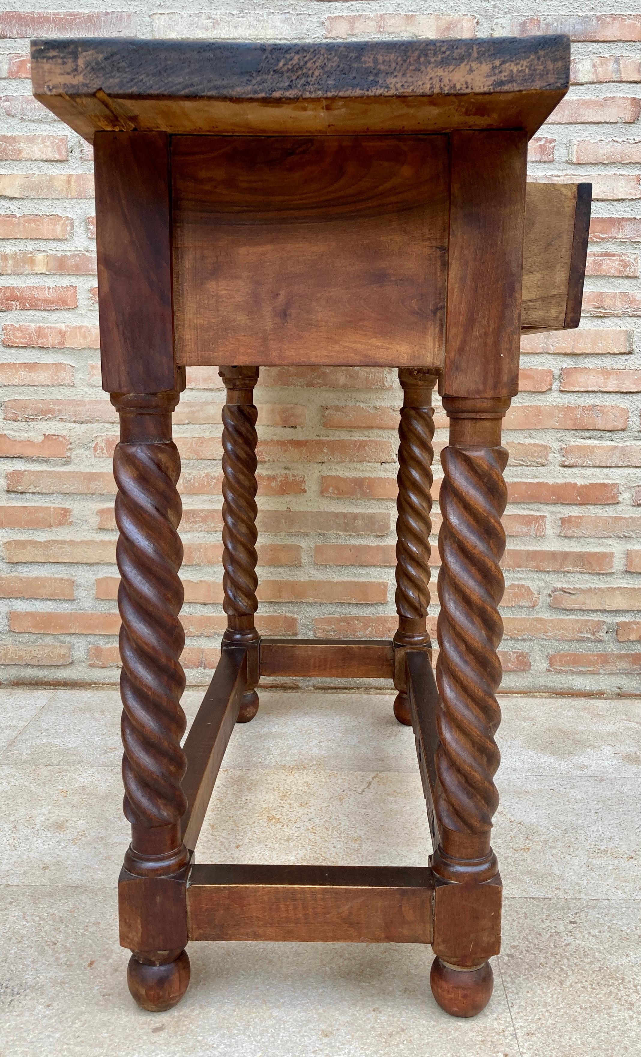 Early 20th Century Carved Walnut Wood Catalan Spanish Console Table For Sale 2