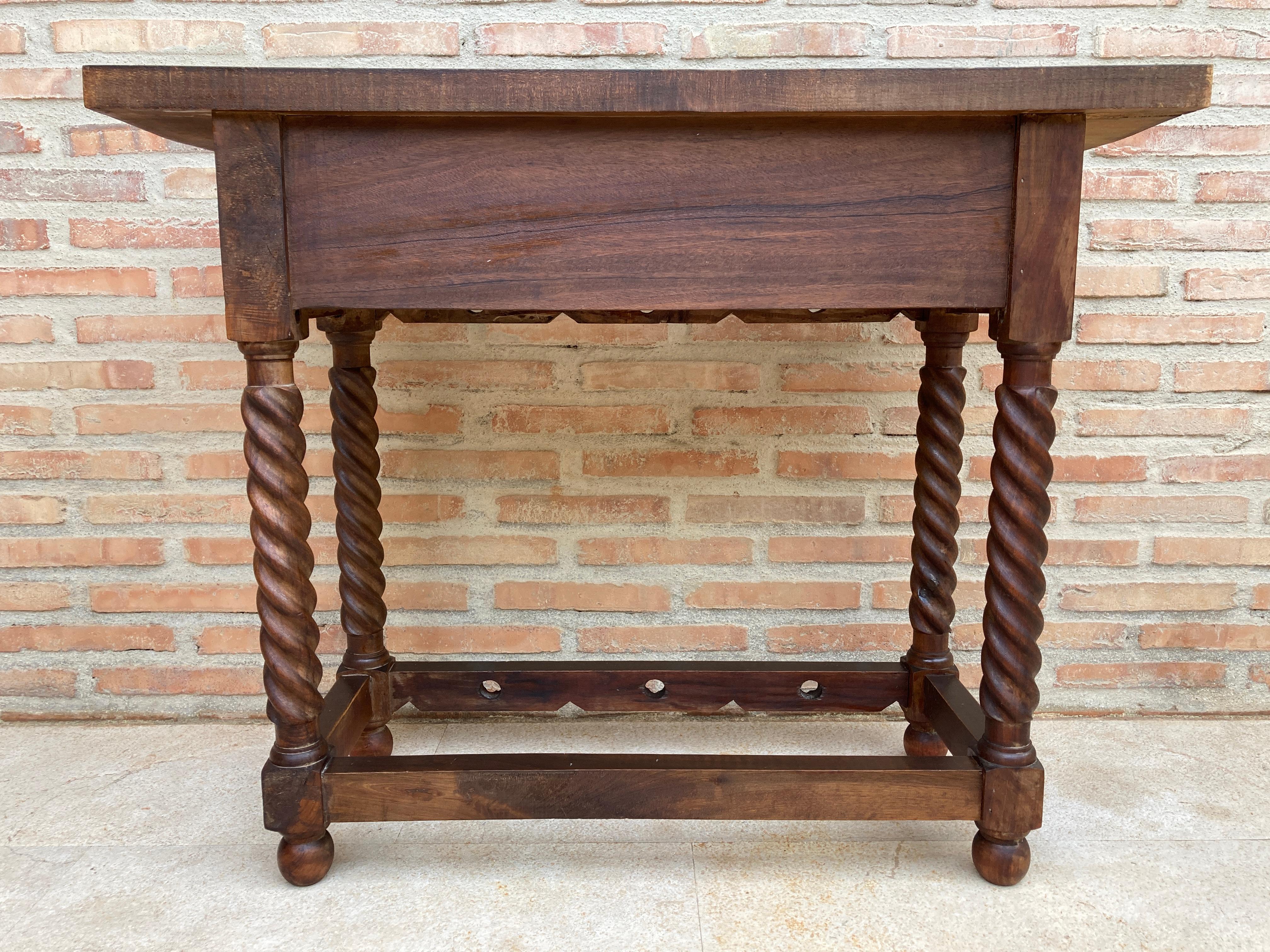 Early 20th Century Carved Walnut Wood Catalan Spanish Console Table For Sale 4
