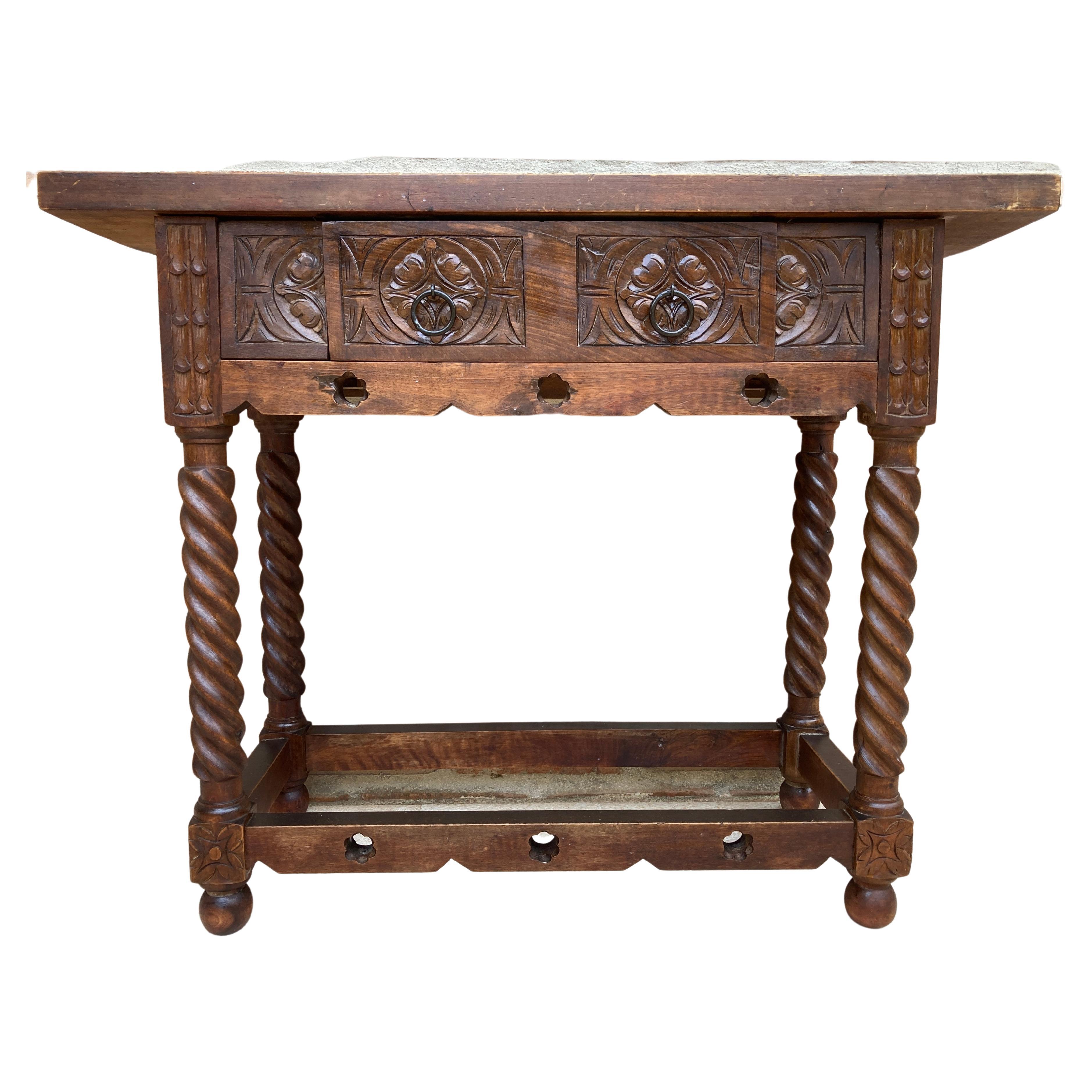 Table console catalane espagnole en bois de noyer sculpté du début du 20e siècle