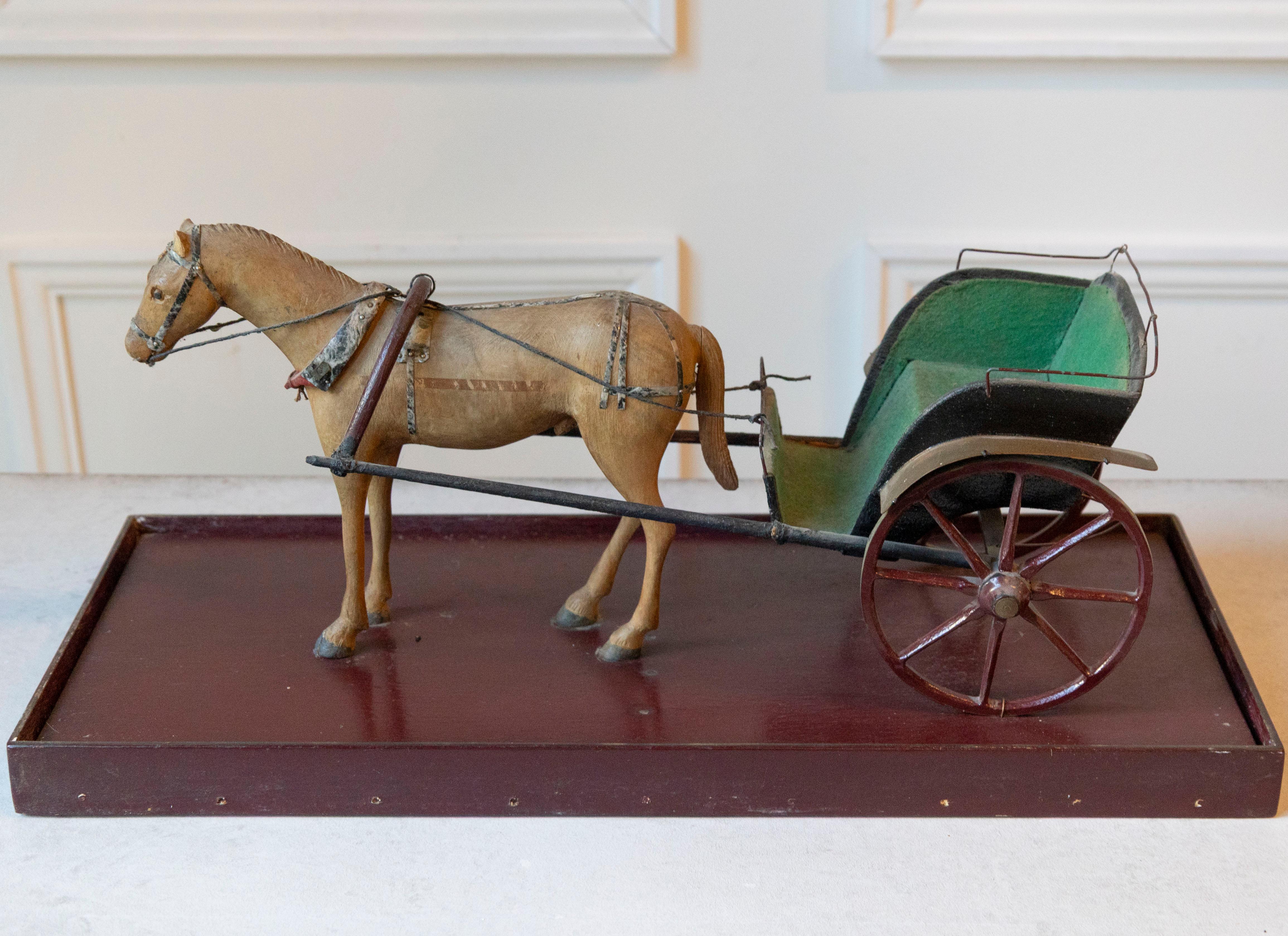 italien Modèle de cheval et d'attelage en bois sculpté du début du 20e siècle en vente
