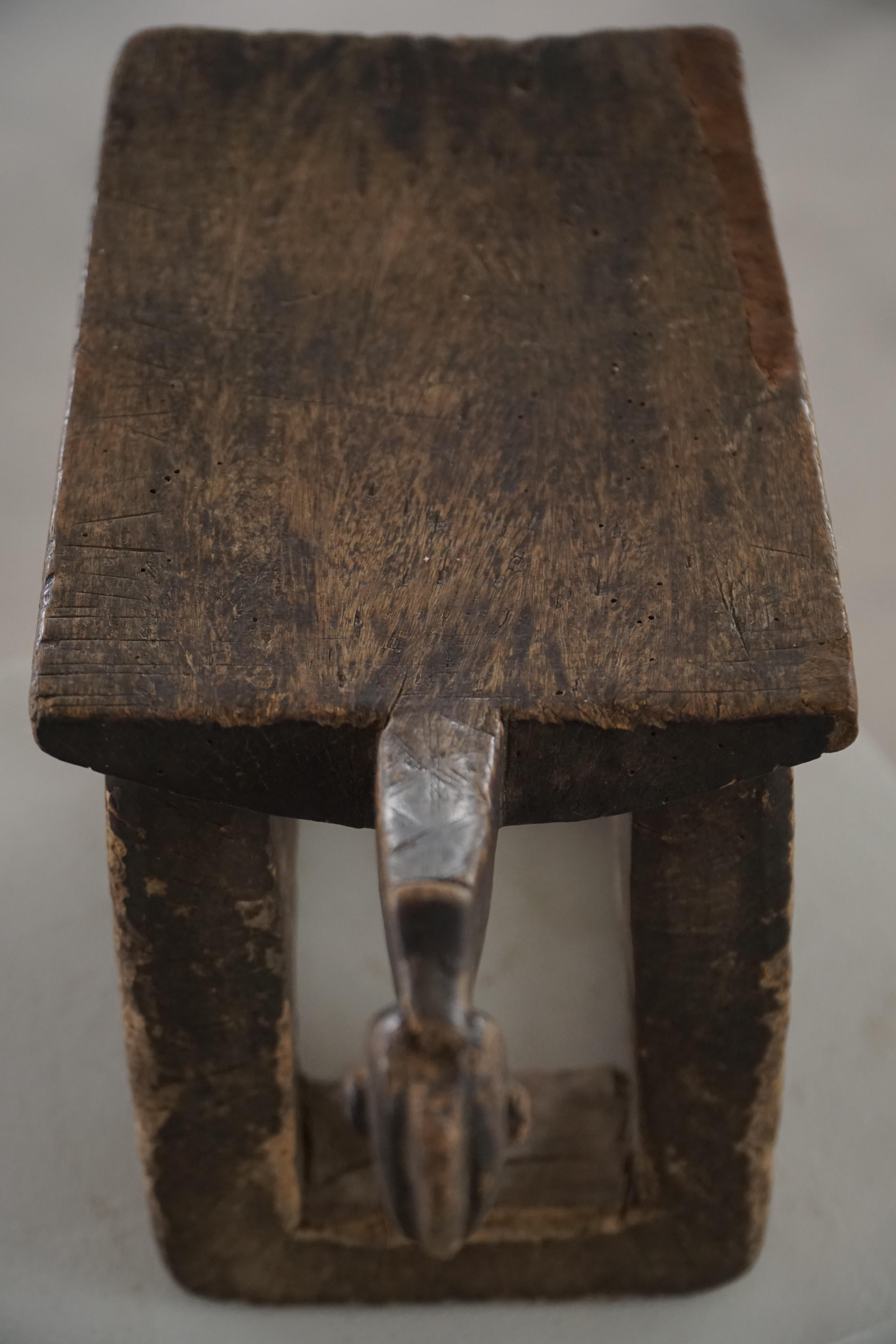 Taburete Lobi de madera tallada de principios del siglo XX, Burkina Faso, África en venta 5