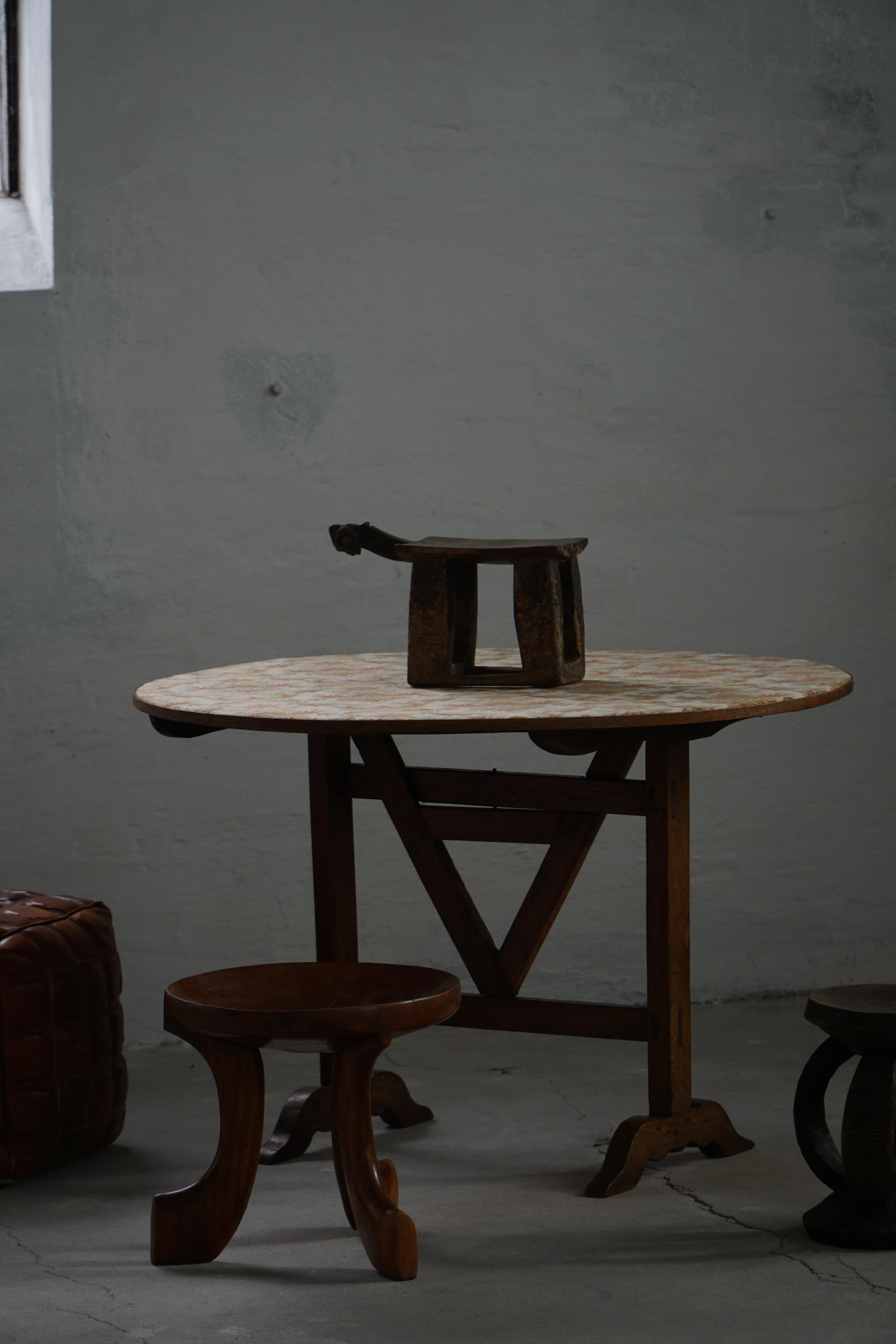 Taburete Lobi de madera tallada de principios del siglo XX, Burkina Faso, África Tallado a mano en venta