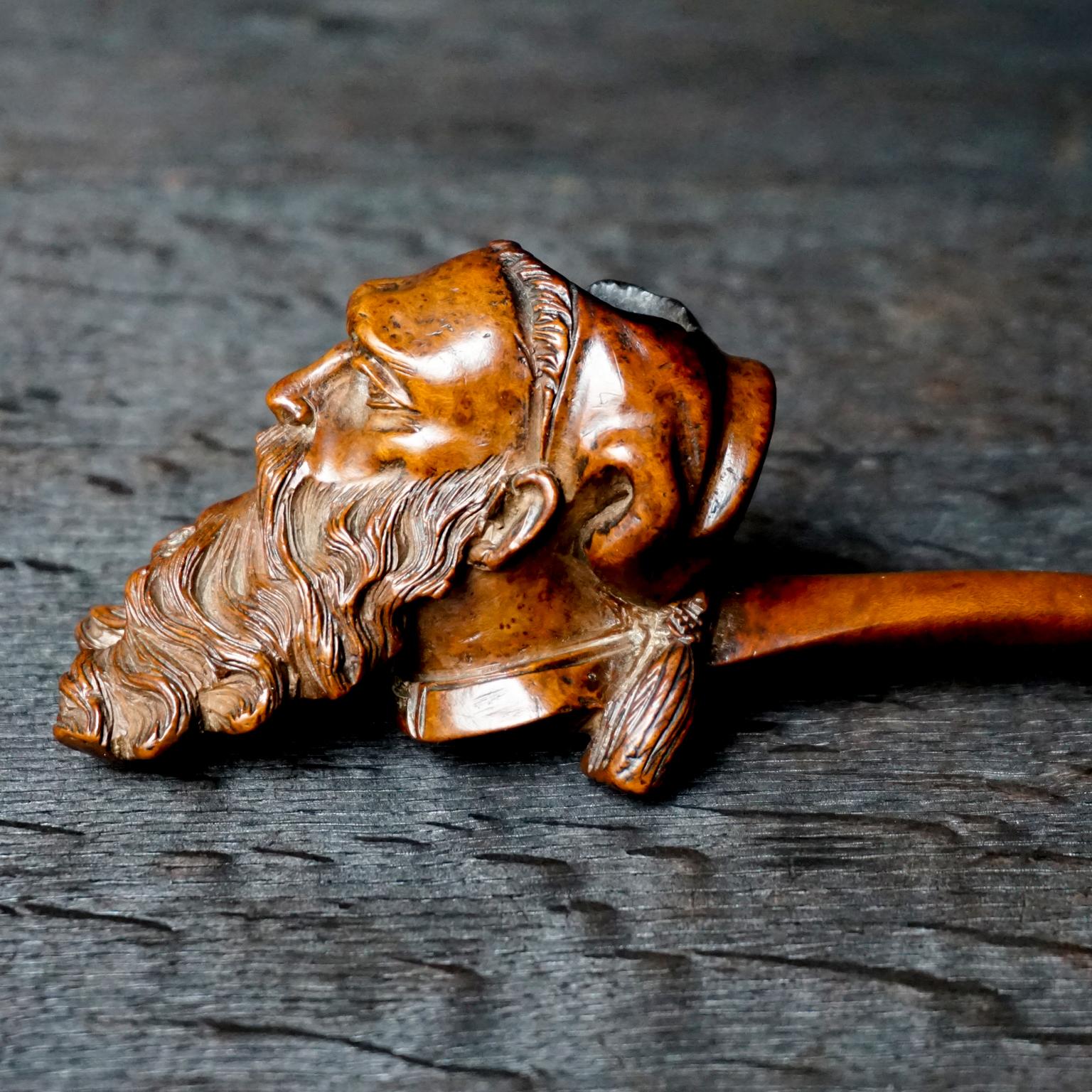 Early 20th Century Carved Wooden Mr. Sandman Pipe In Good Condition In Haarlem, NL