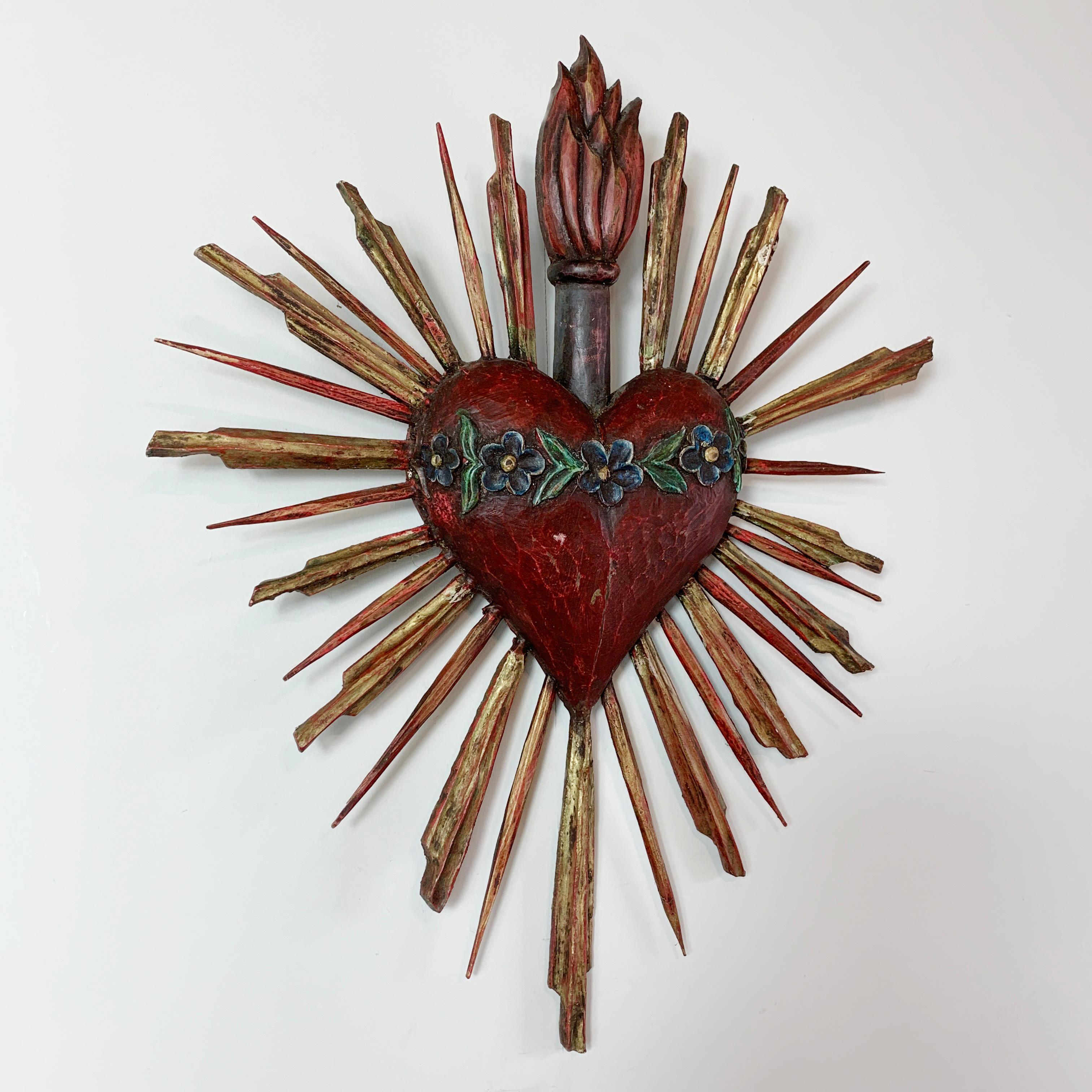 Early 20th Century Carved Wooden Sacred Heart In Good Condition In Hastings, GB