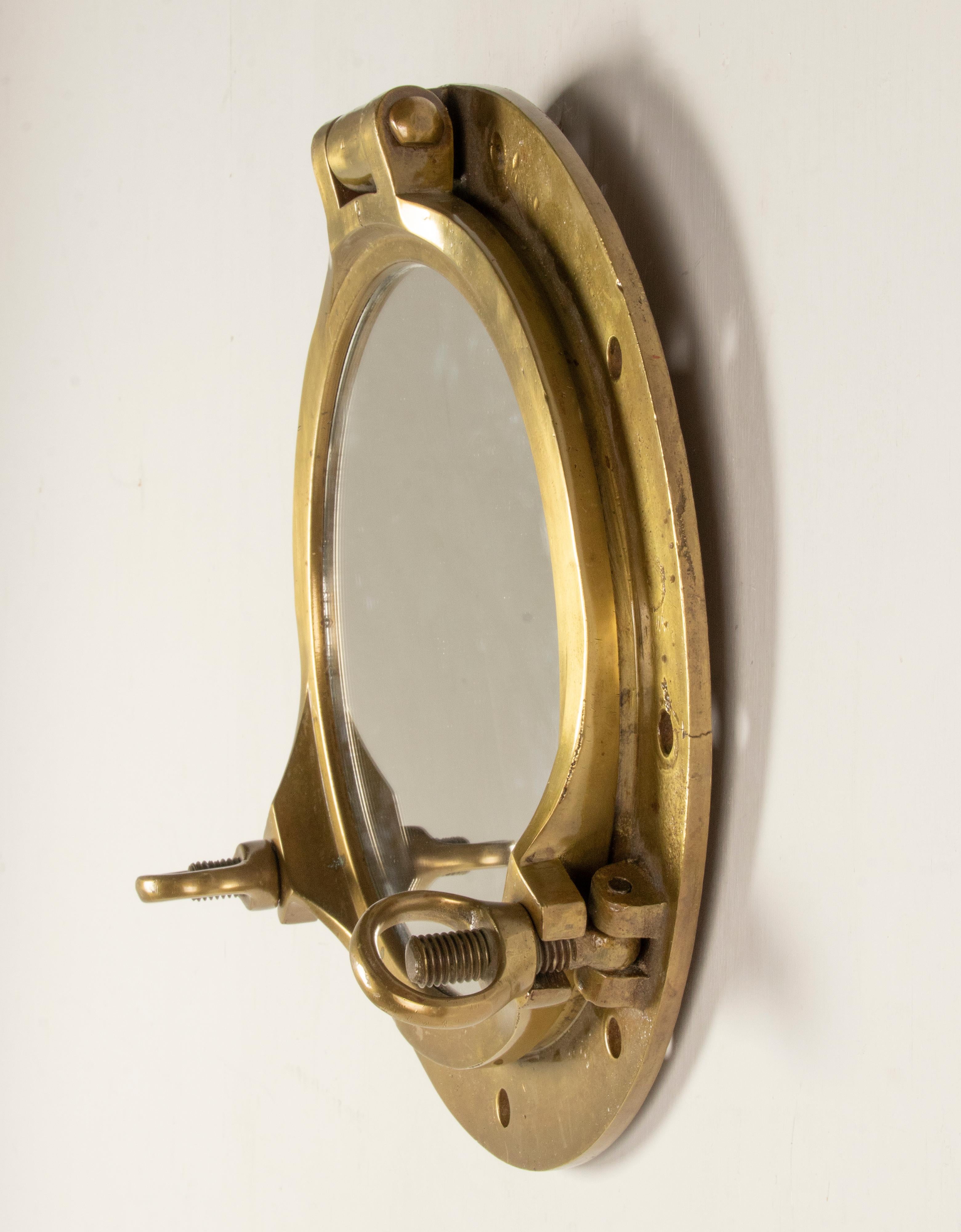 Early 20th Century, Cast Brass Mirror Ship Porthole In Good Condition In Casteren, Noord-Brabant