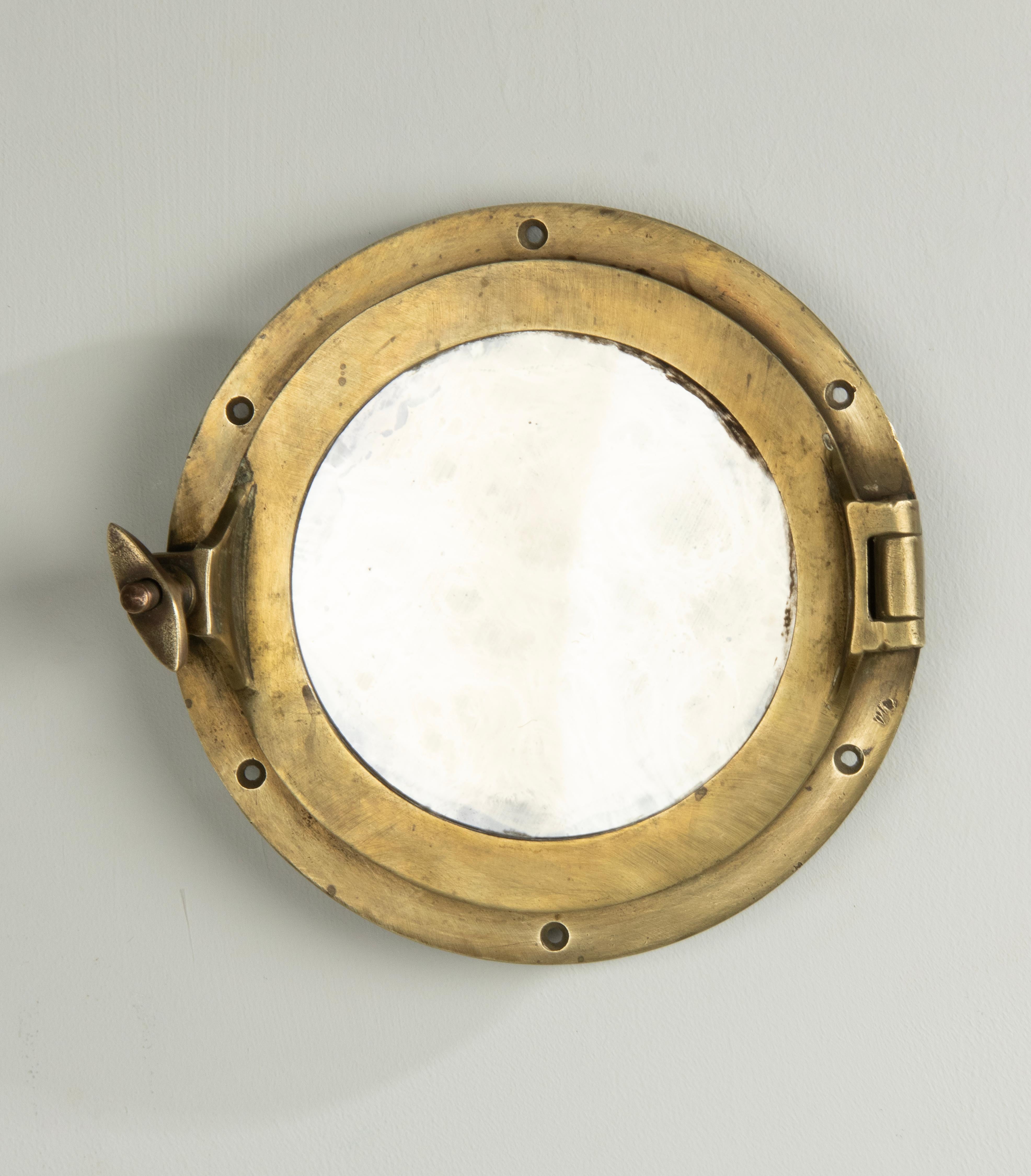 Gegossenes Messing-Spiegelschiffs-Porthole, frühes 20. Jahrhundert (Französisch) im Angebot