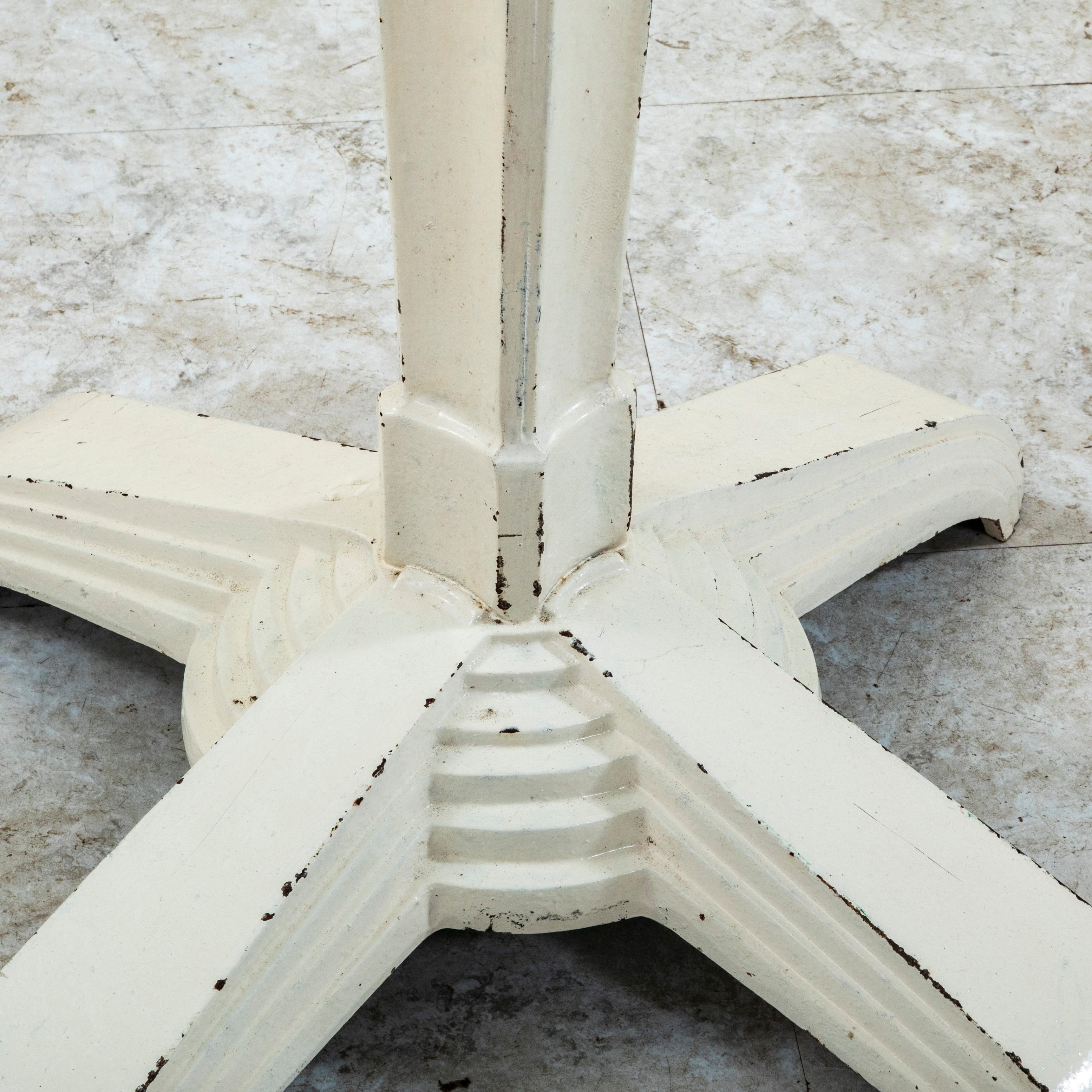 Tavolo da caffè in ghisa smaltata dei primi del Novecento, tavolo da bistrot, tavolo da giardino in vendita 7