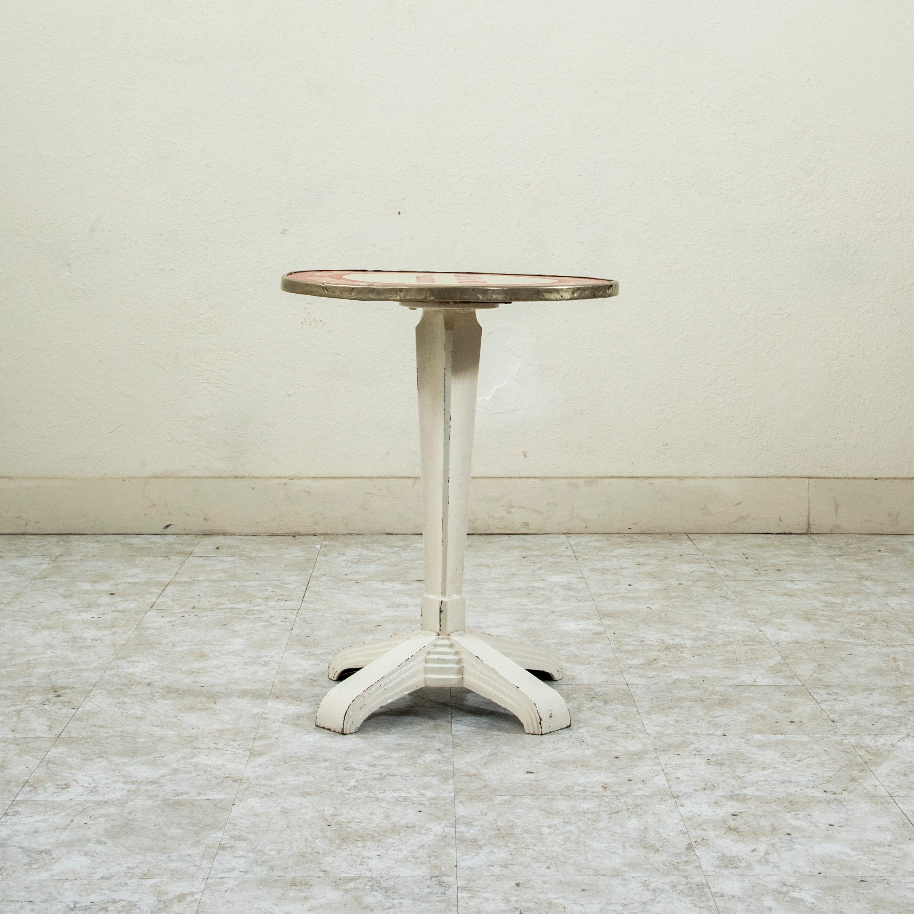 Francese Tavolo da caffè in ghisa smaltata dei primi del Novecento, tavolo da bistrot, tavolo da giardino in vendita