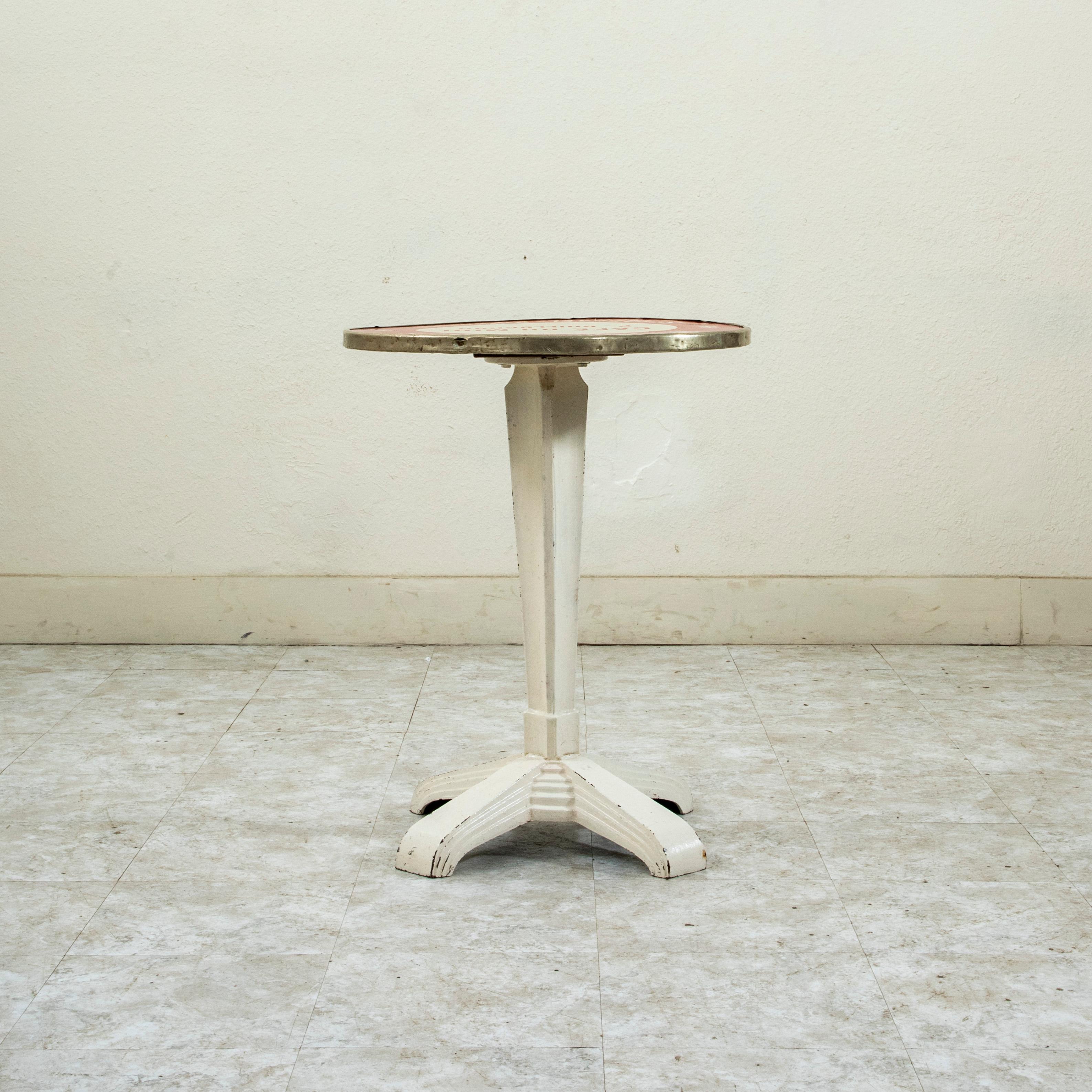 Calco Tavolo da caffè in ghisa smaltata dei primi del Novecento, tavolo da bistrot, tavolo da giardino in vendita