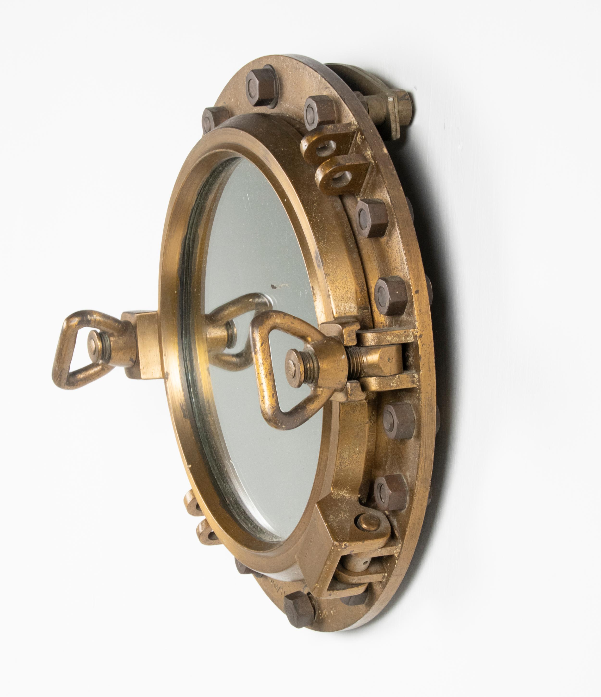 Early 20th Century Cast Iron Mirror Ship Porthole In Good Condition In Casteren, Noord-Brabant