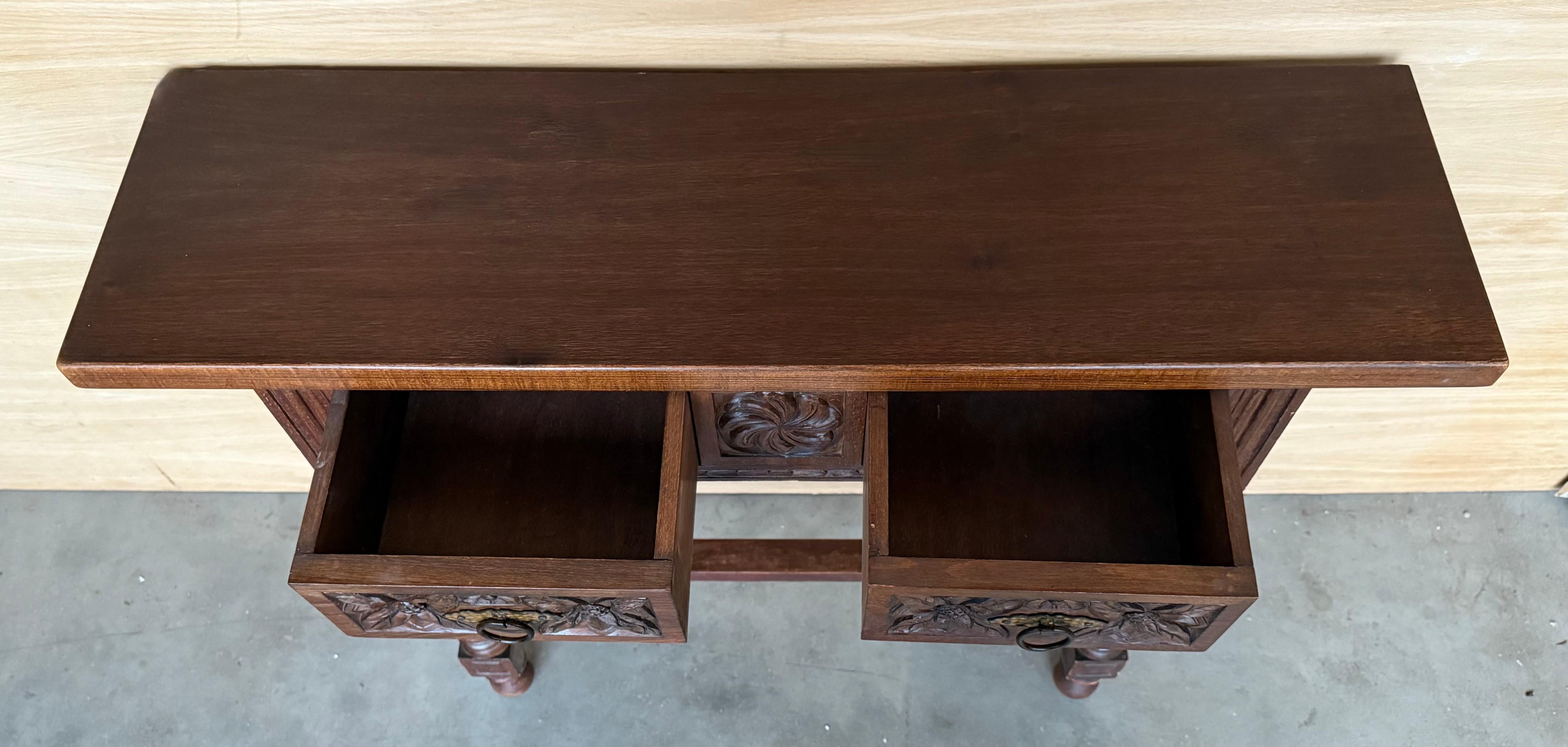 Early 20th Century Catalan Spanish Carved Walnut Console Table with Two Drawers For Sale 7