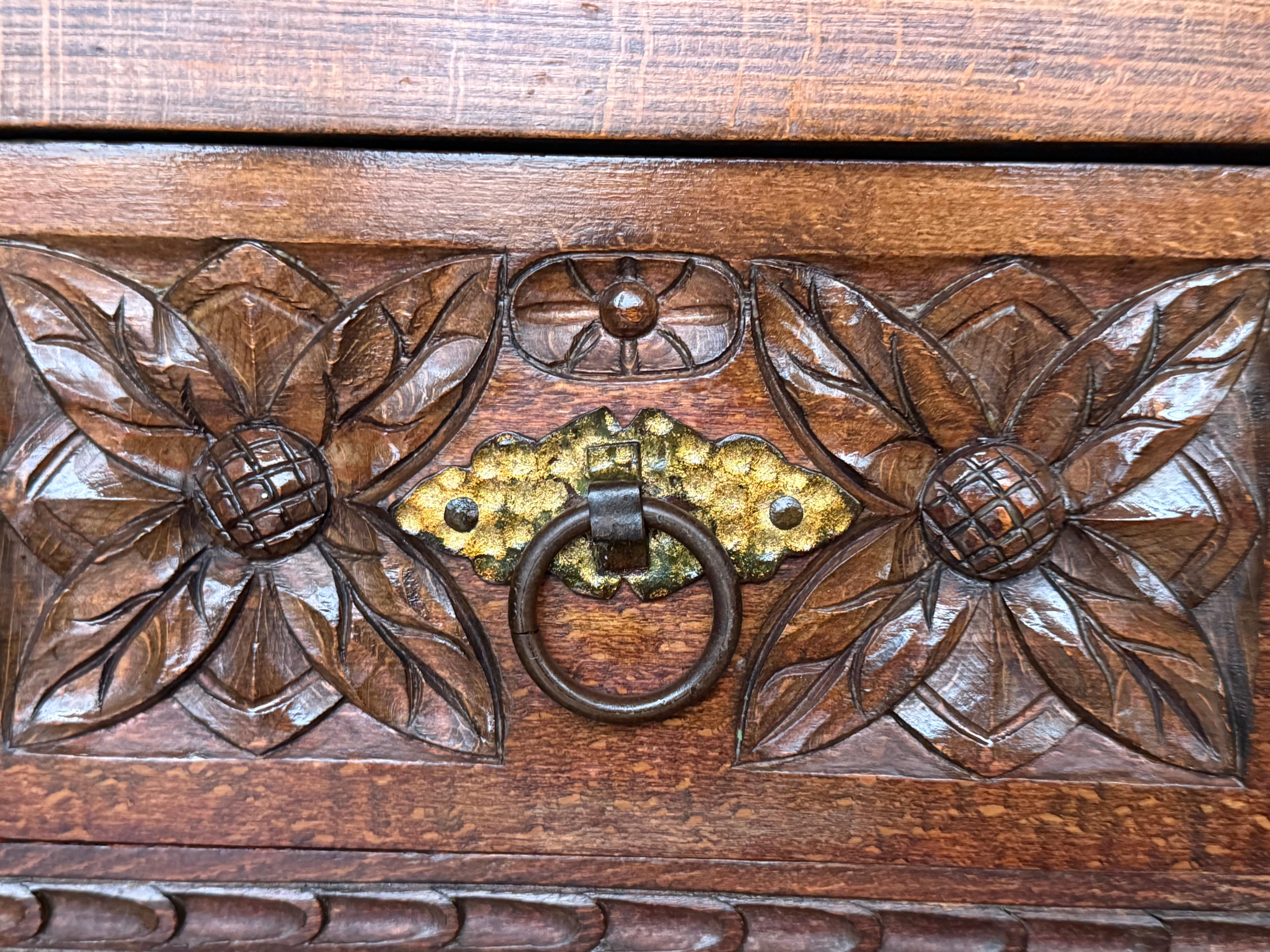 Early 20th Century Catalan Spanish Carved Walnut Console Table with Two Drawers For Sale 8