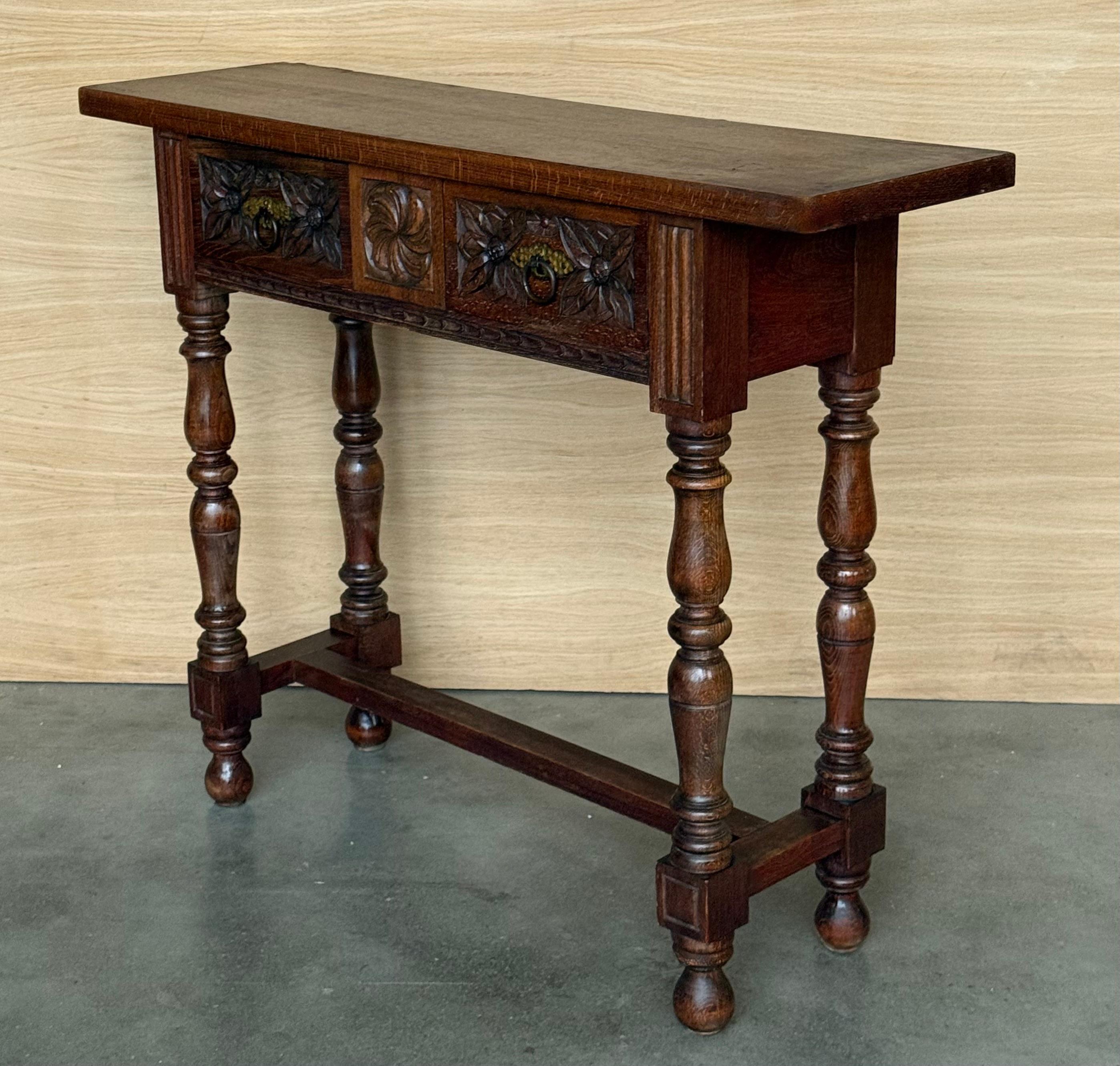 Early 20th Century Catalan Spanish Carved Walnut Console Table with Two Drawers For Sale 1