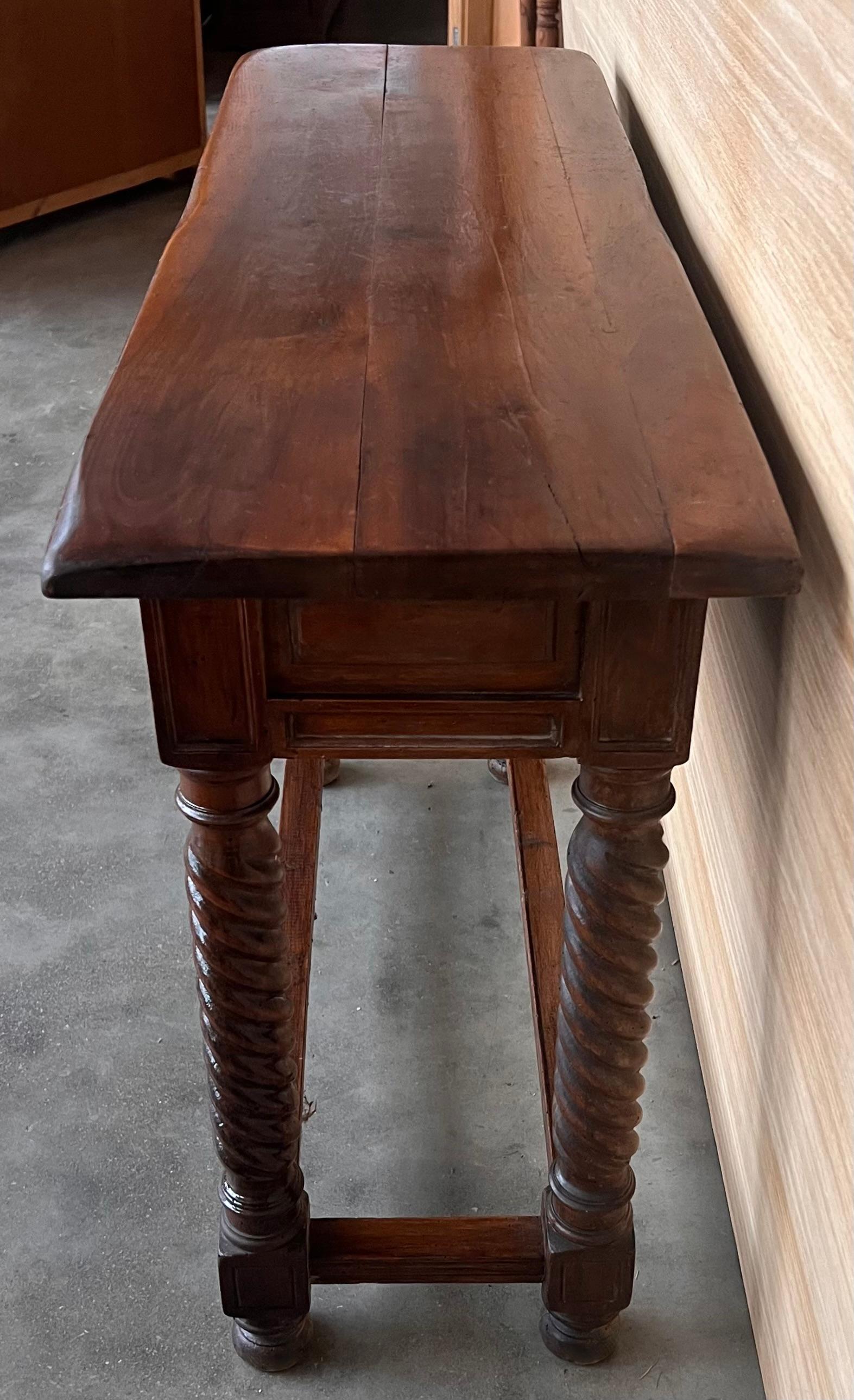 Early 20th Century Catalan Spanish Carved Walnut Console Table with Two Drawers For Sale 3