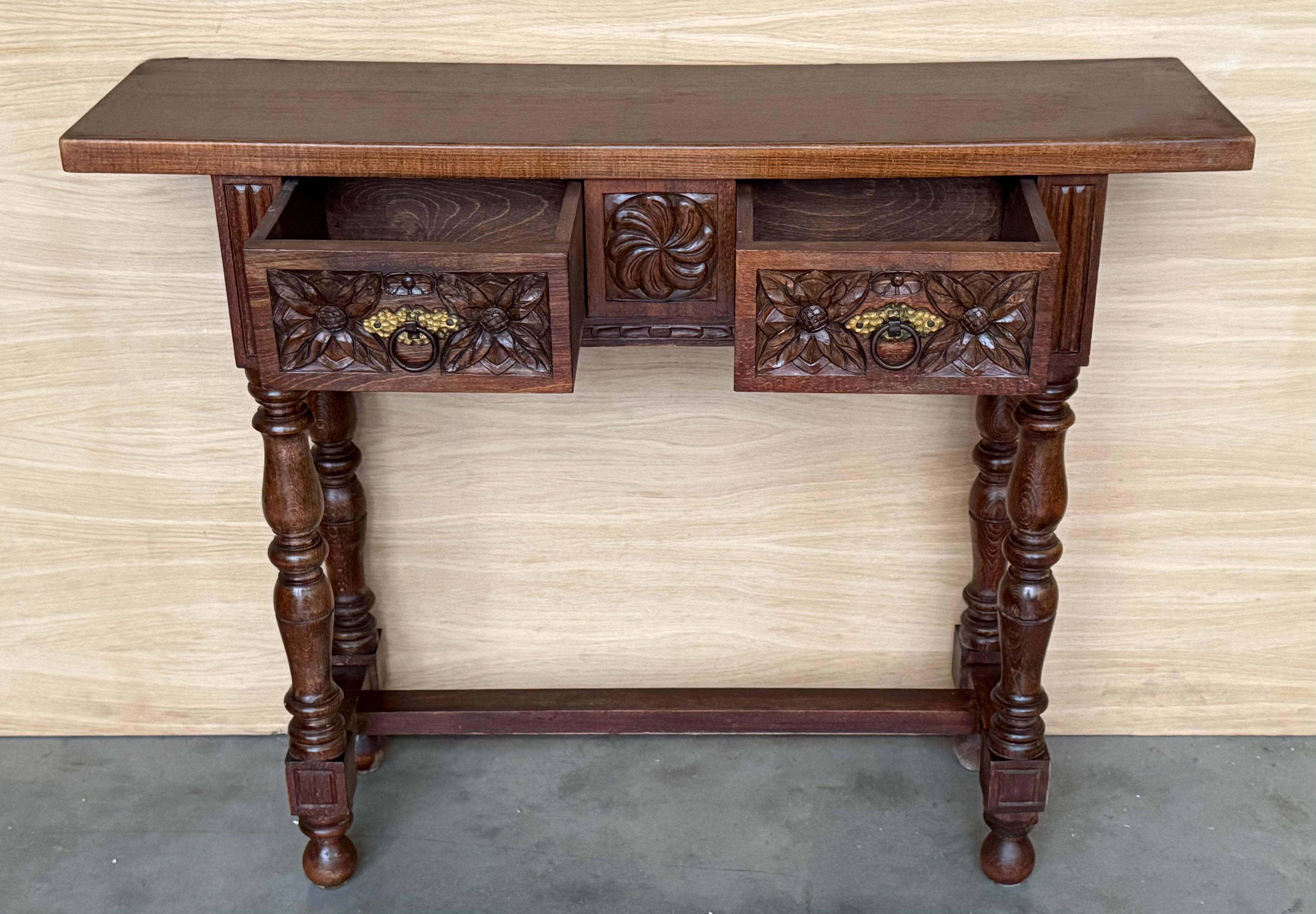 Early 20th Century Catalan Spanish Carved Walnut Console Table with Two Drawers For Sale 3