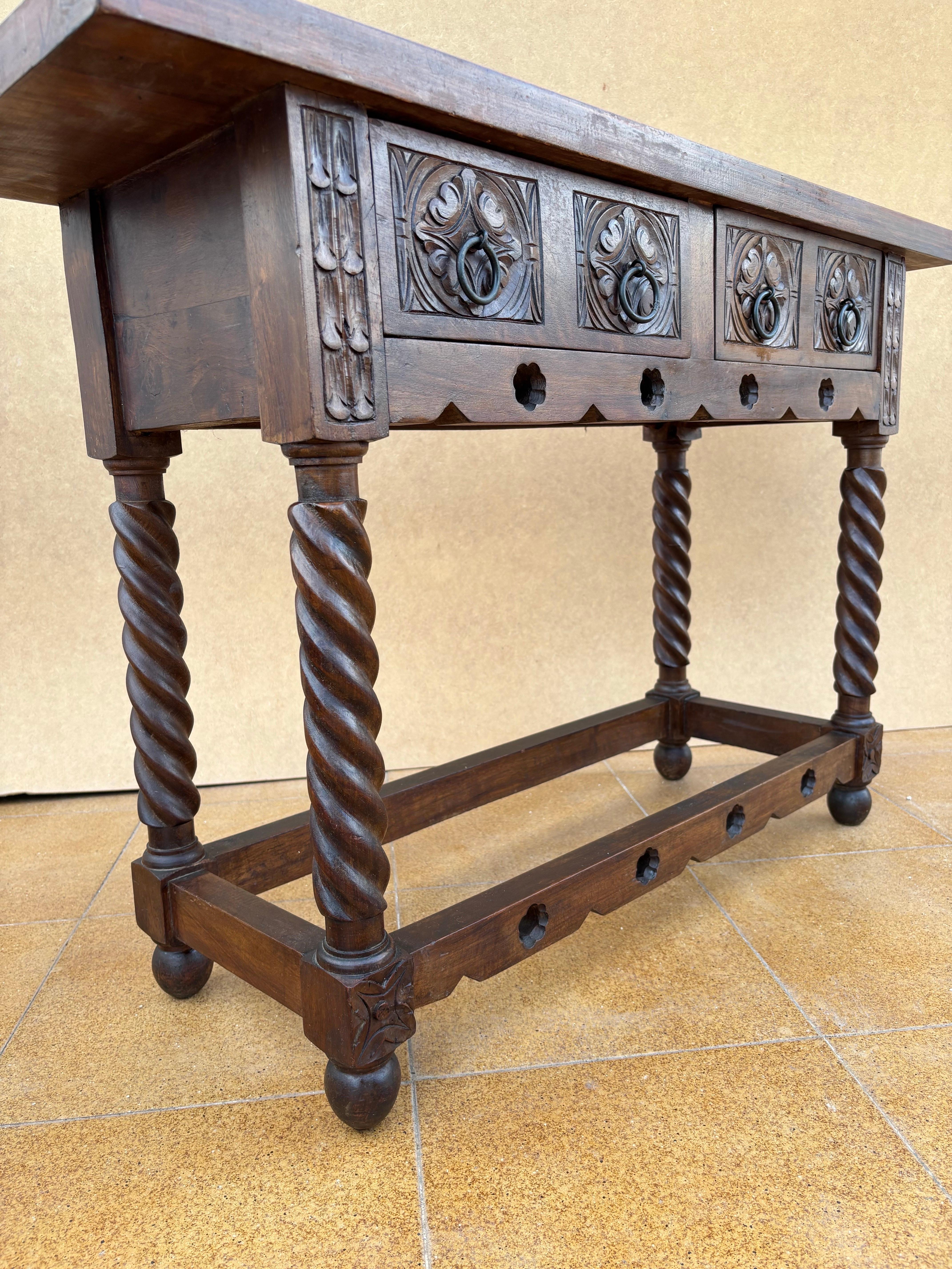 Early 20th Century Catalan Spanish Carved Walnut Wood Console Table For Sale 7