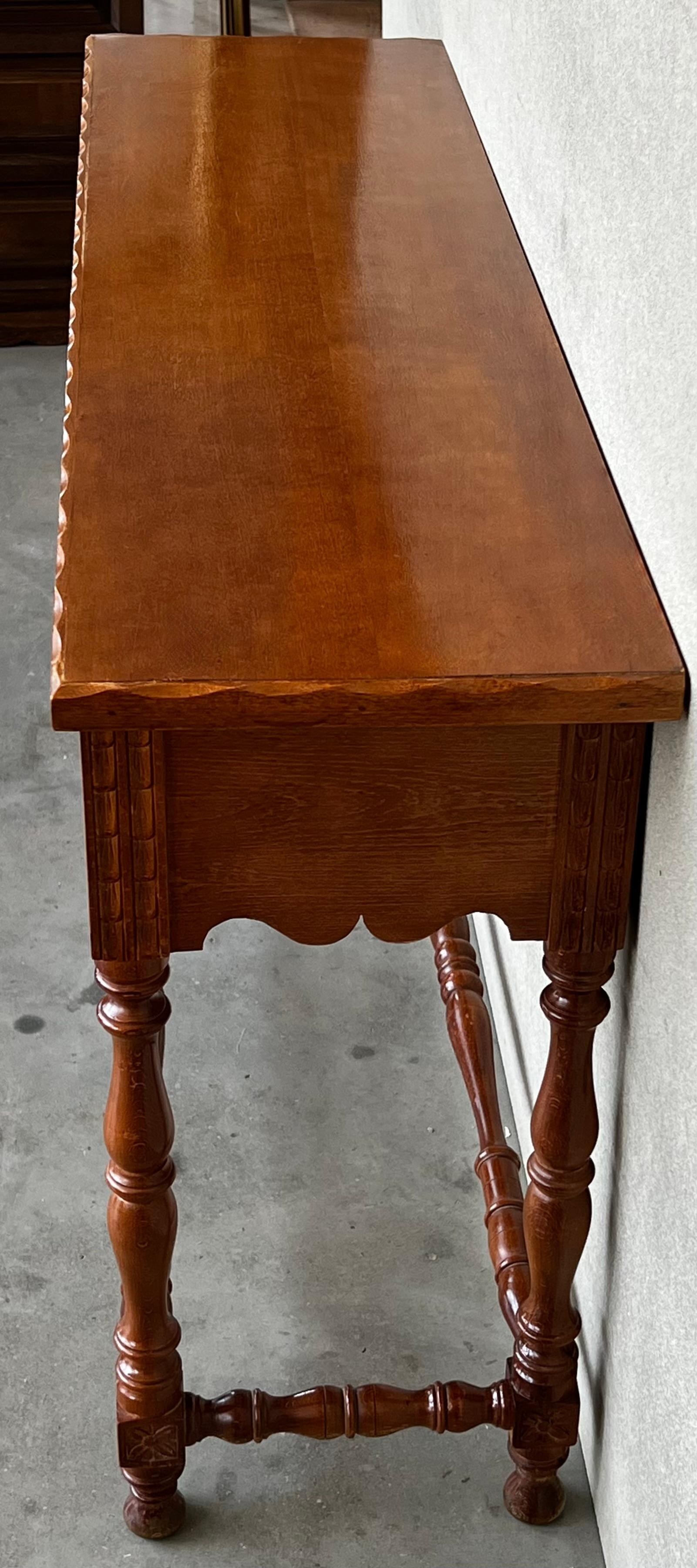 Early 20th Century Catalan Spanish Hand Carved Walnut Console Table 7