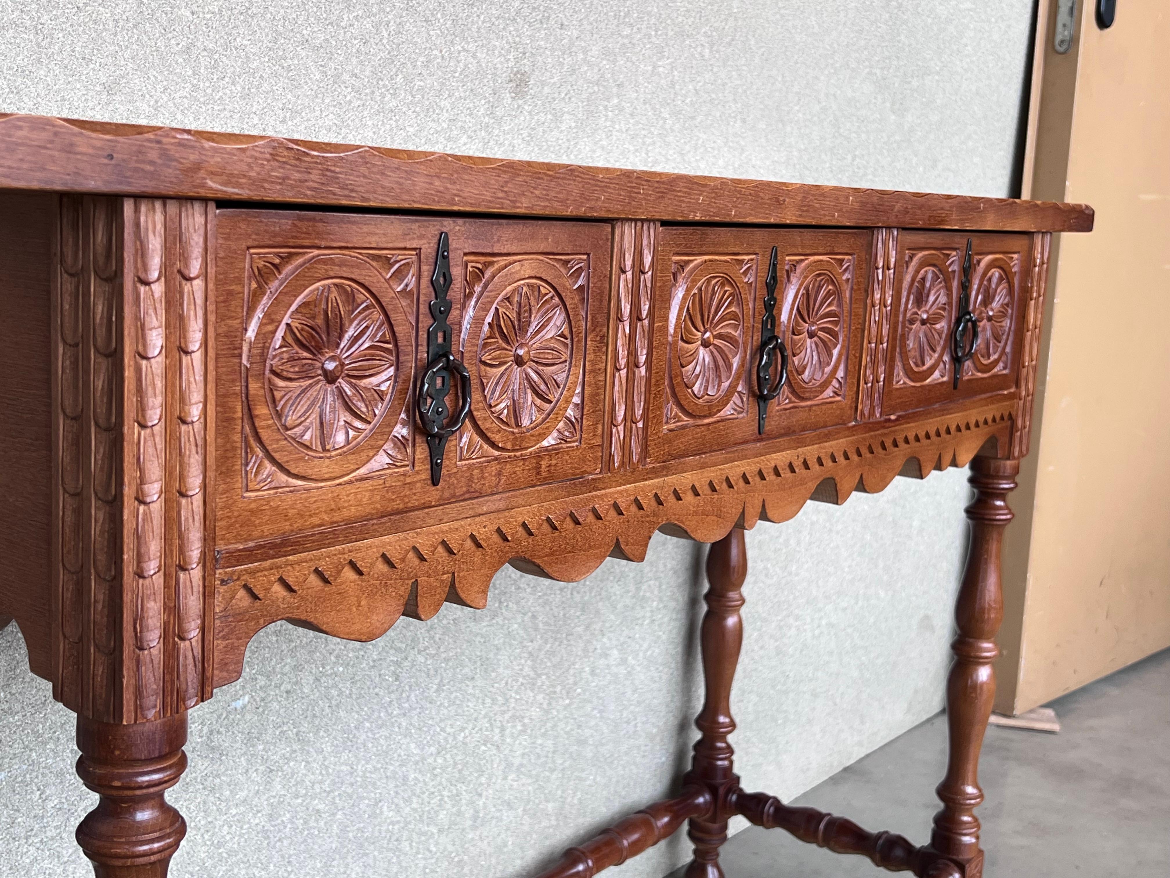 Early 20th Century Catalan Spanish Hand Carved Walnut Console Table 8