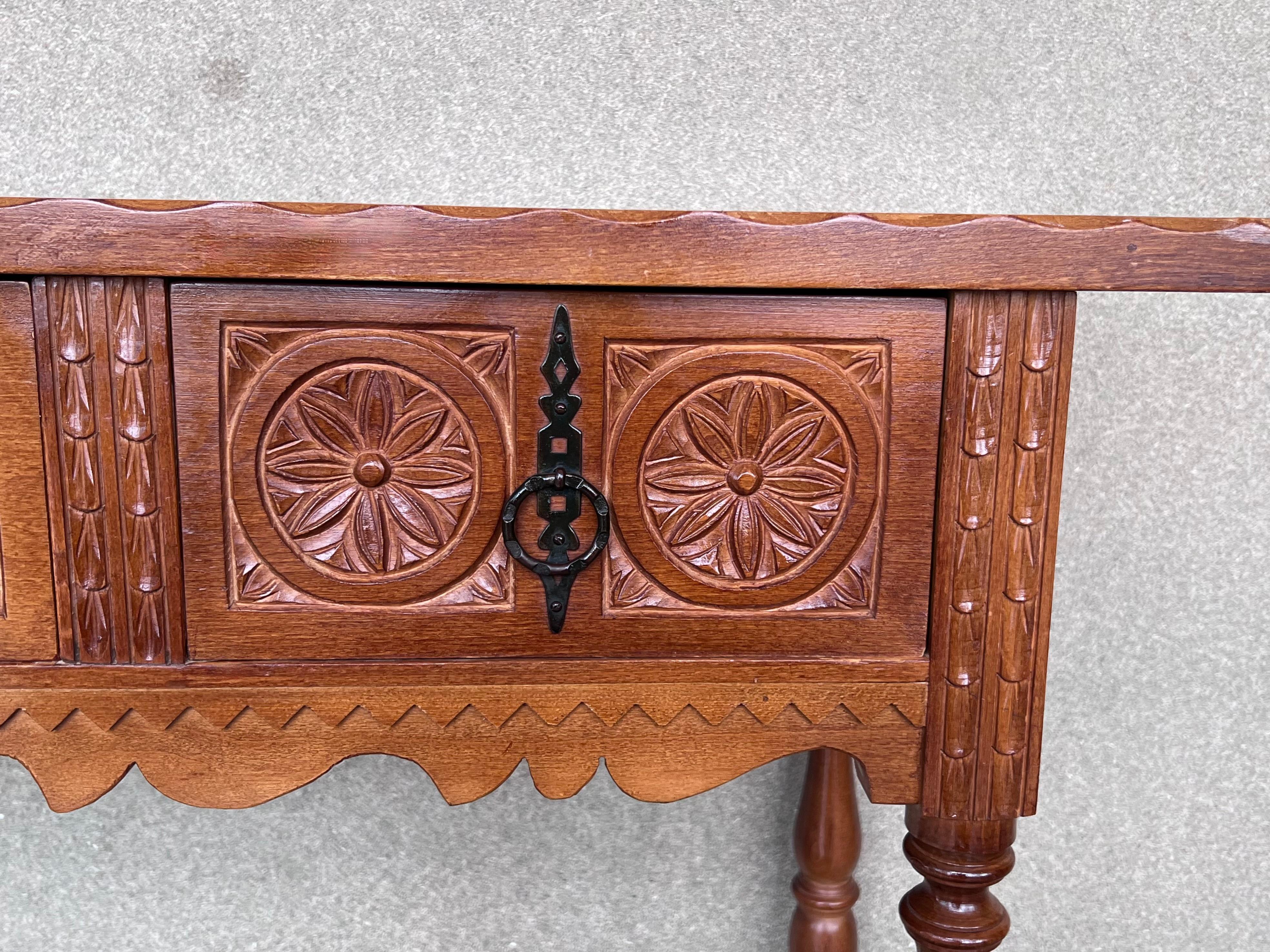 Early 20th Century Catalan Spanish Hand Carved Walnut Console Table 12