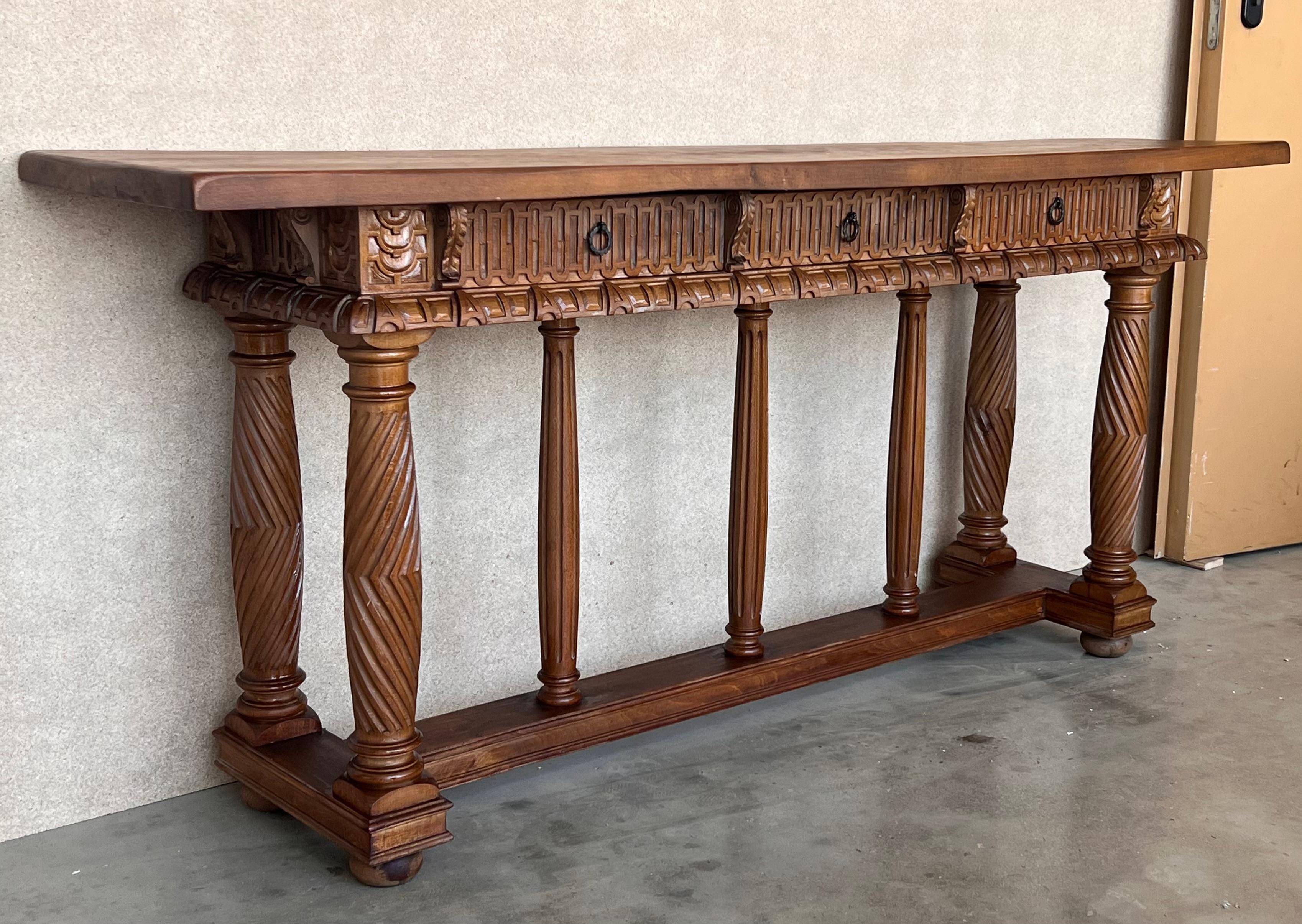 Early 20th Century Catalan Spanish Hand Carved Walnut Console Table In Good Condition In Miami, FL