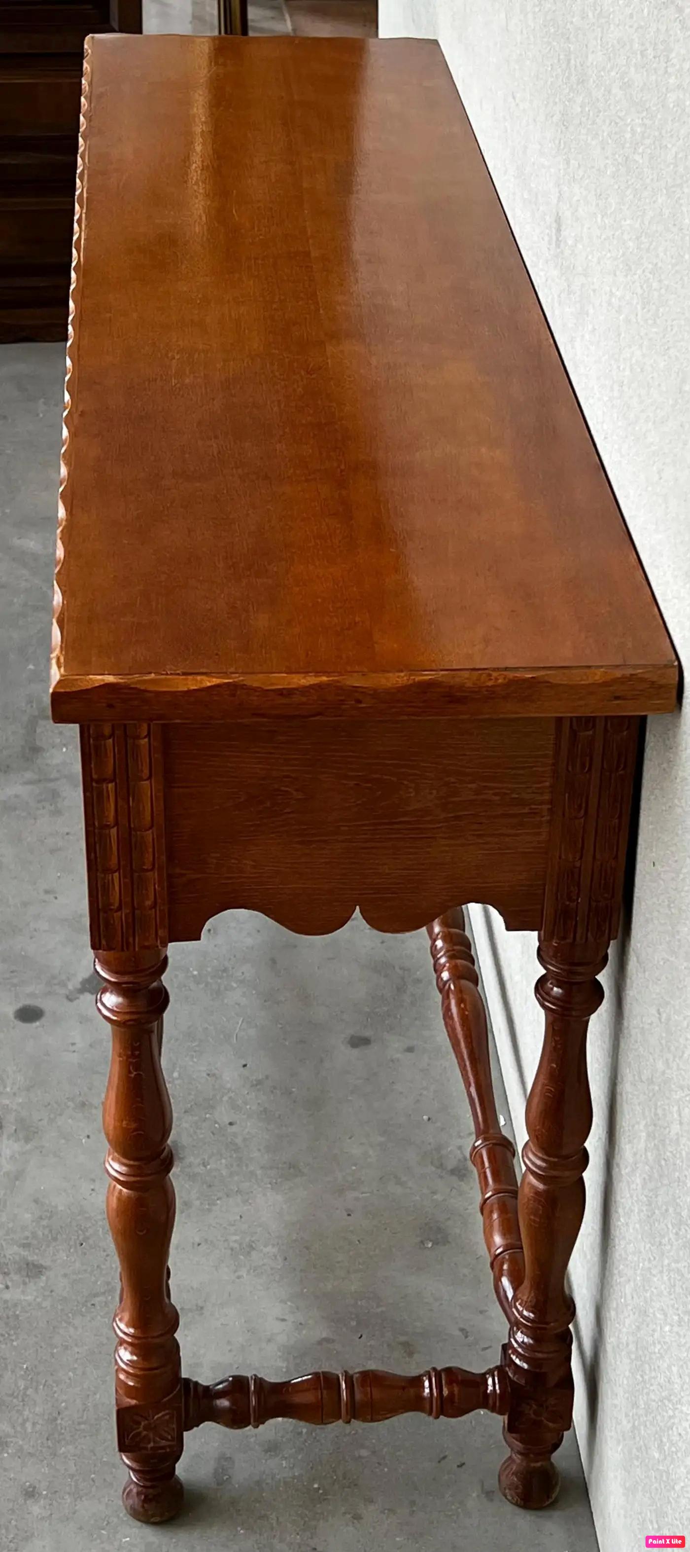 Early 20th Century Catalan Spanish Hand Carved Walnut Console Table In Good Condition In Miami, FL