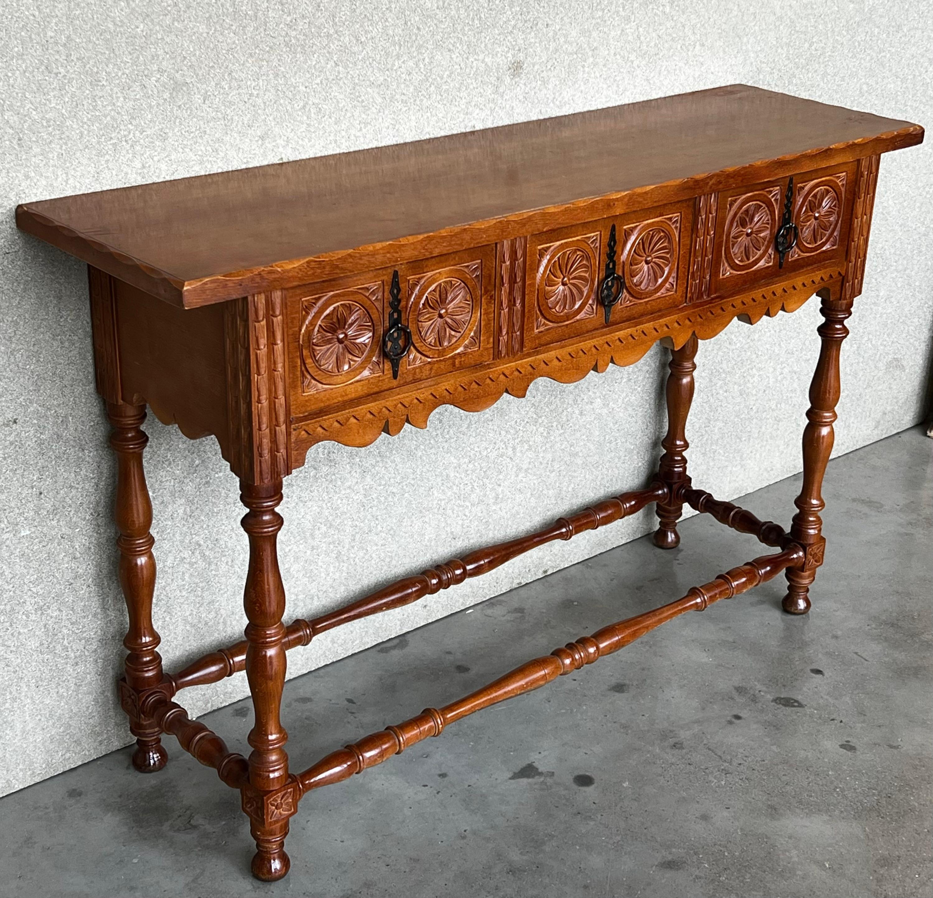 Early 20th Century Catalan Spanish Hand Carved Walnut Console Table 3