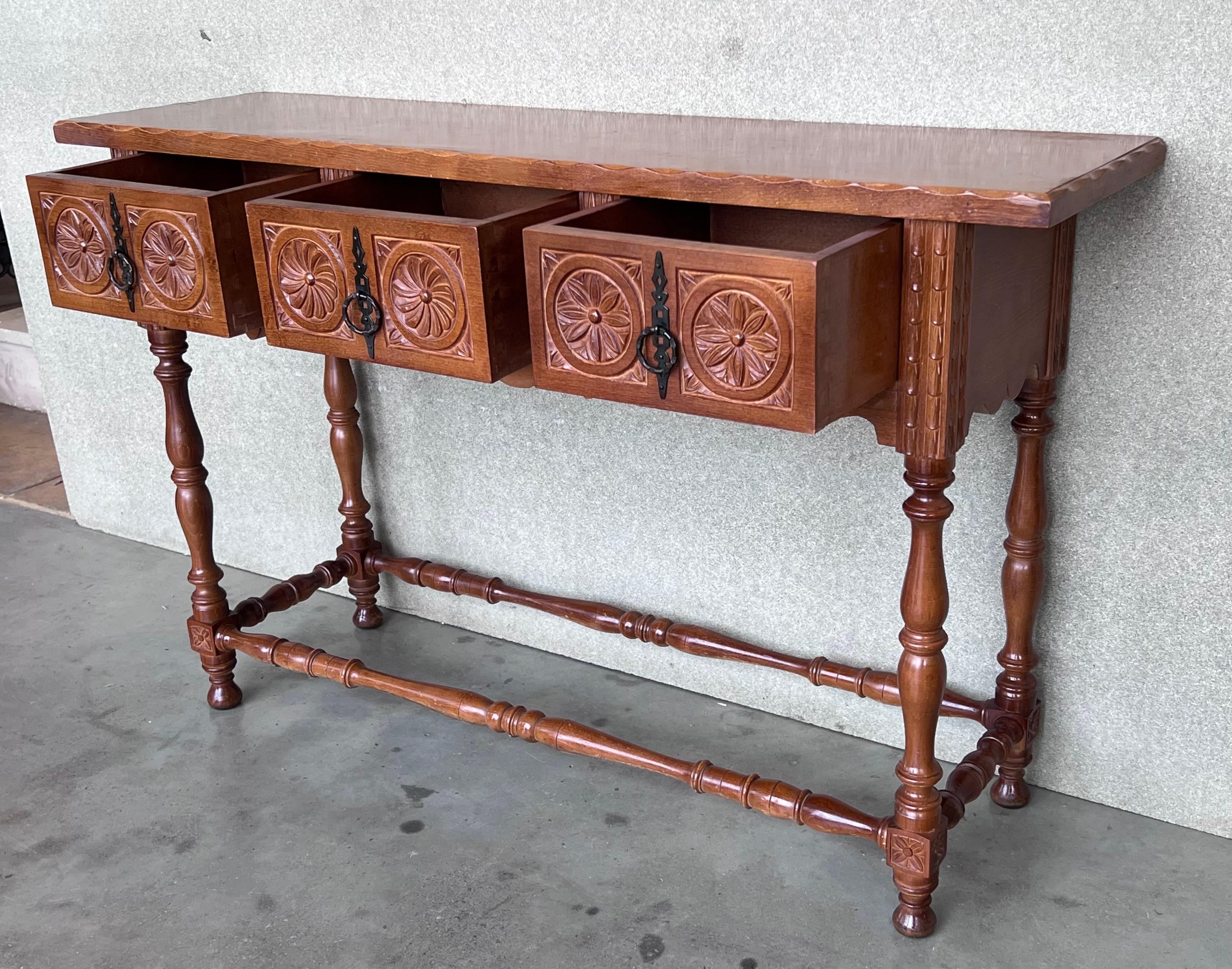 Early 20th Century Catalan Spanish Hand Carved Walnut Console Table 4