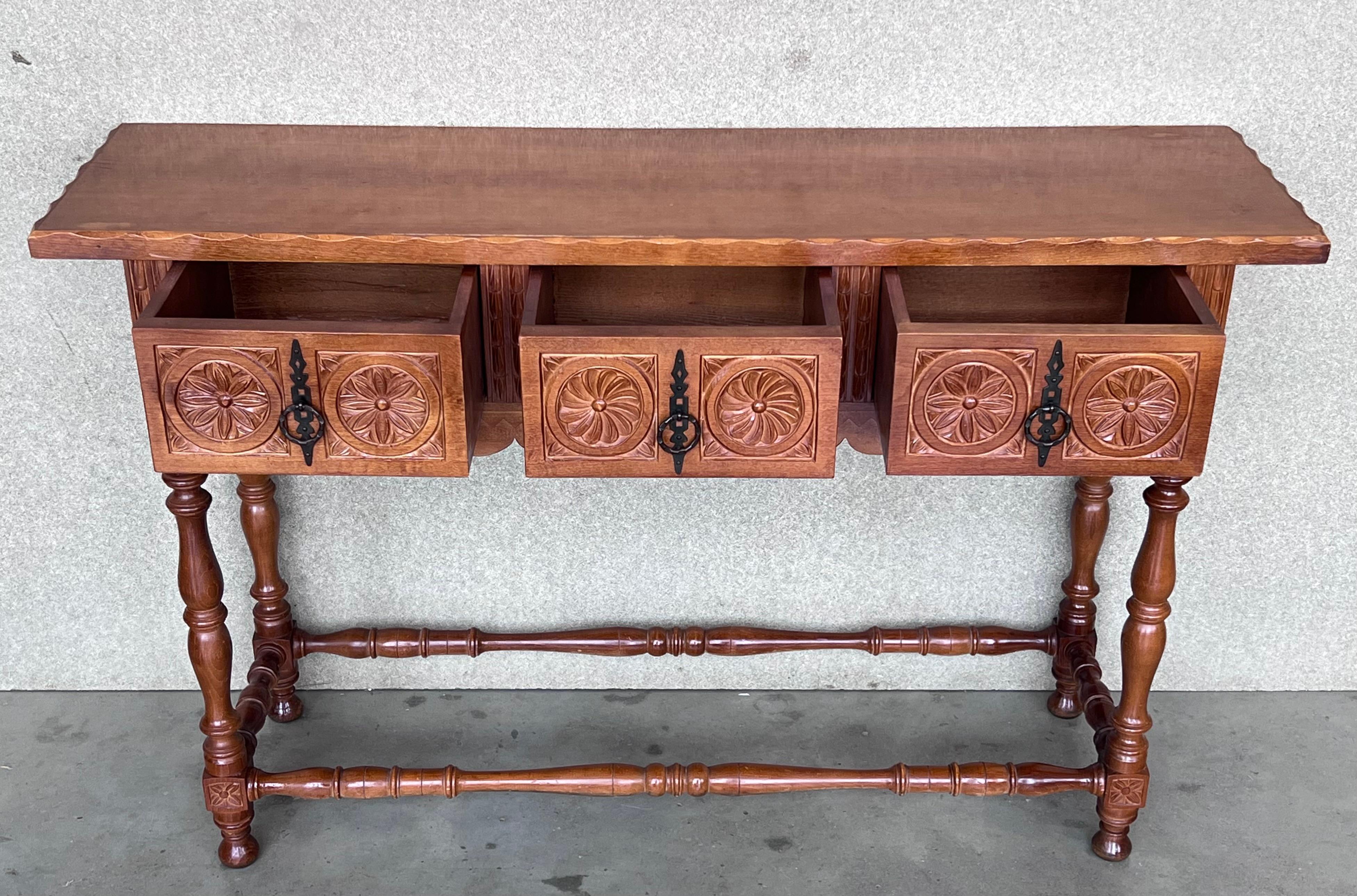 Early 20th Century Catalan Spanish Hand Carved Walnut Console Table 5