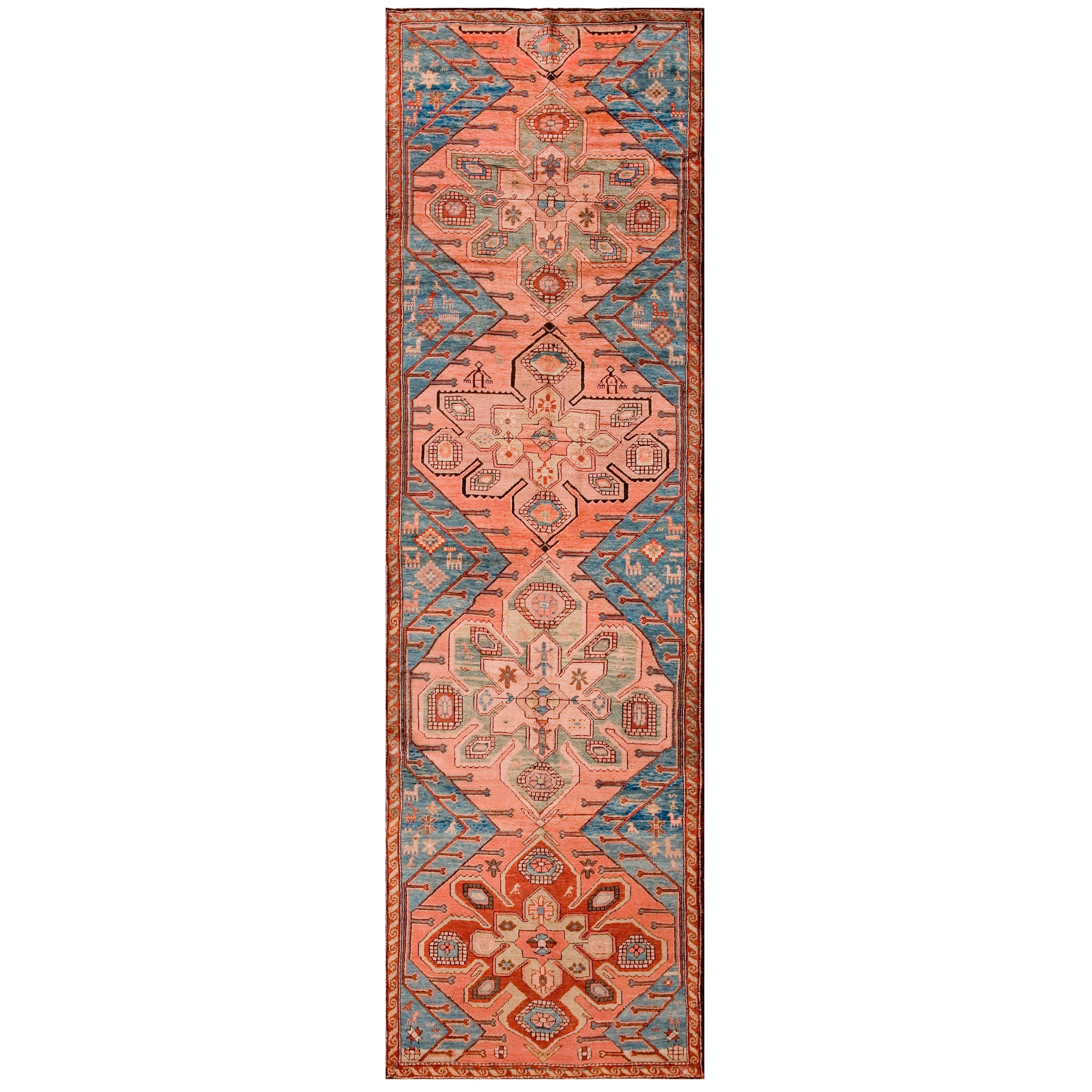 Kaukasischer Karabagh-Teppich des frühen 20. Jahrhunderts ( 1,42 m x 3,35 m – 114 x 373 cm)
