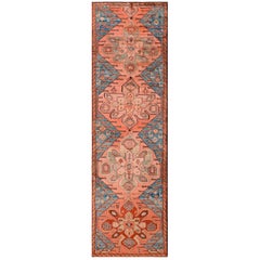 Kaukasischer Karabagh-Teppich des frühen 20. Jahrhunderts ( 1,42 m x 3,35 m – 114 x 373 cm)