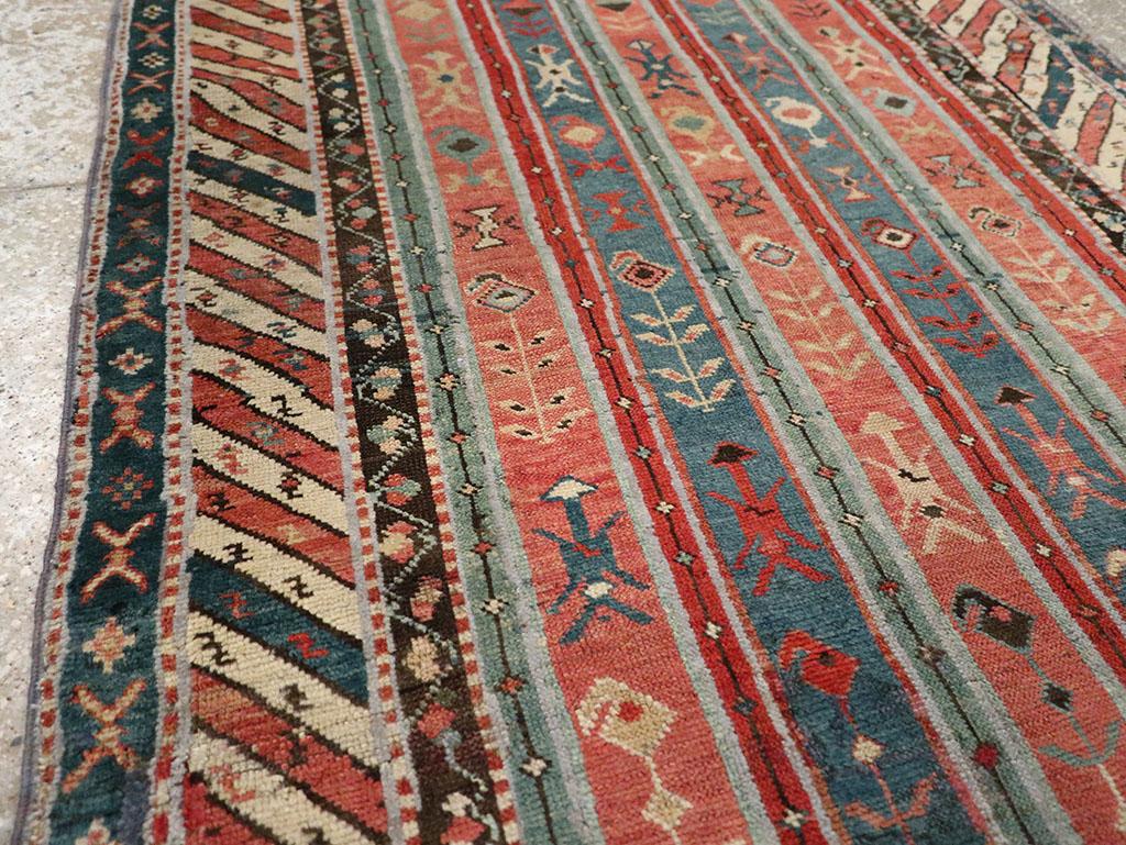 Rustico Tappeto Karabagh caucasico dei primi del Novecento in vendita