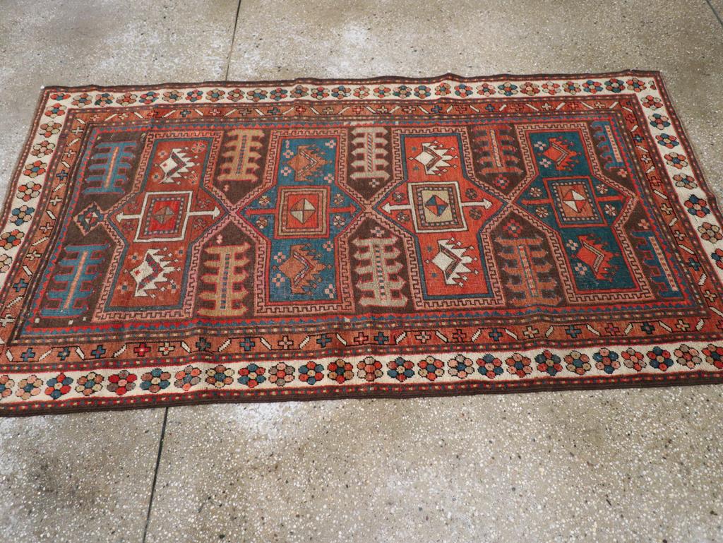 Scandinave Tapis d'accent caucasien kazak du début du 20e siècle en vente