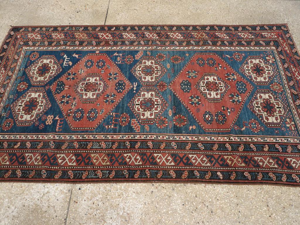 Scandinave Tapis d'accent caucasien kazak du début du 20e siècle en vente