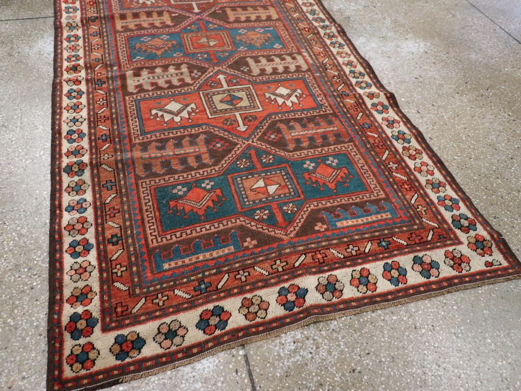 Tapis d'accent caucasien kazak du début du 20e siècle Excellent état - En vente à New York, NY