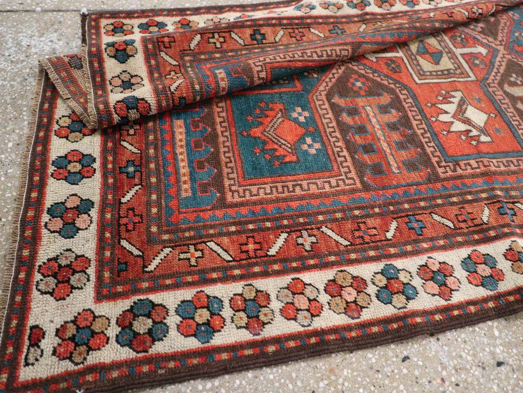 Laine Tapis d'accent caucasien kazak du début du 20e siècle en vente