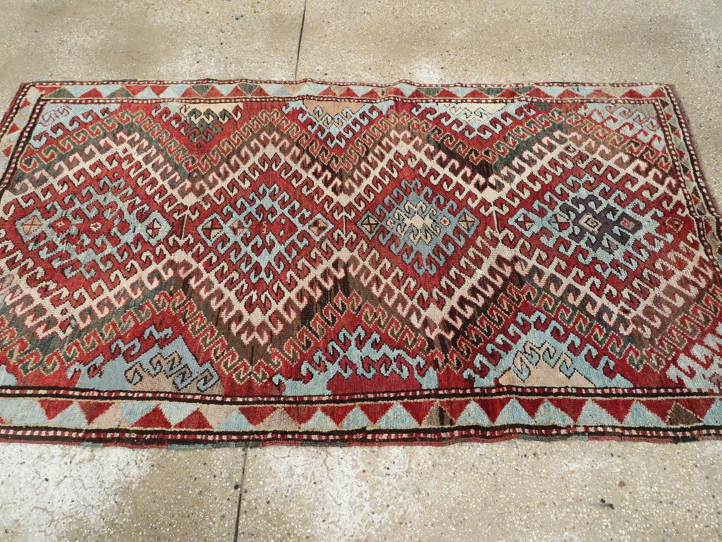 Scandinave Début du 20e siècle - Tapis de style kazak caucasien en vente