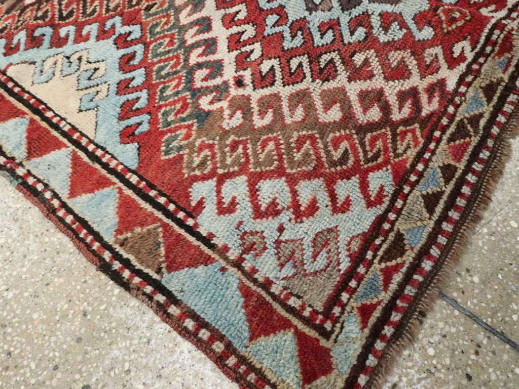 Début du 20e siècle - Tapis de style kazak caucasien Excellent état - En vente à New York, NY