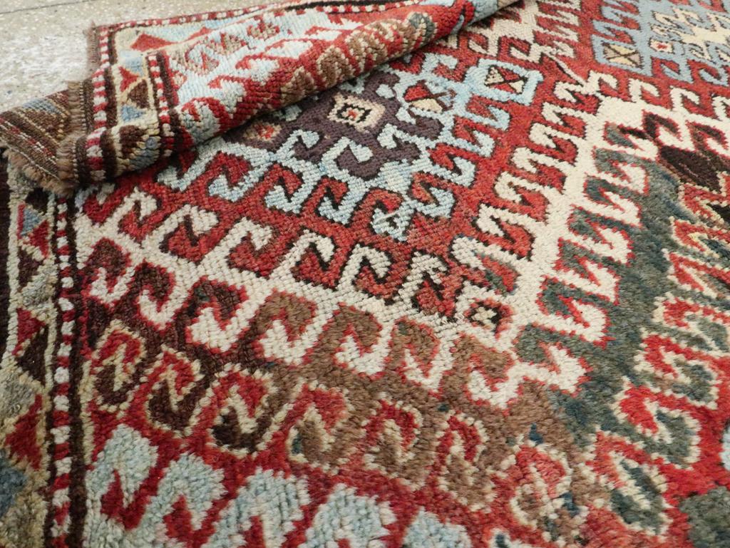 20ième siècle Début du 20e siècle - Tapis de style kazak caucasien en vente