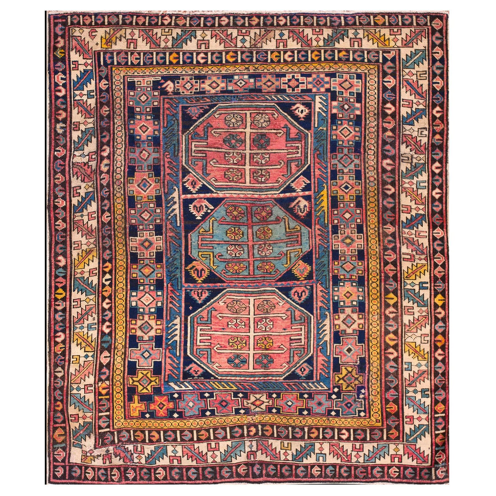 Tapis caucasien Shirvan du début du 20ème siècle ( 4' x 4'6'' - 122 x 137 )
