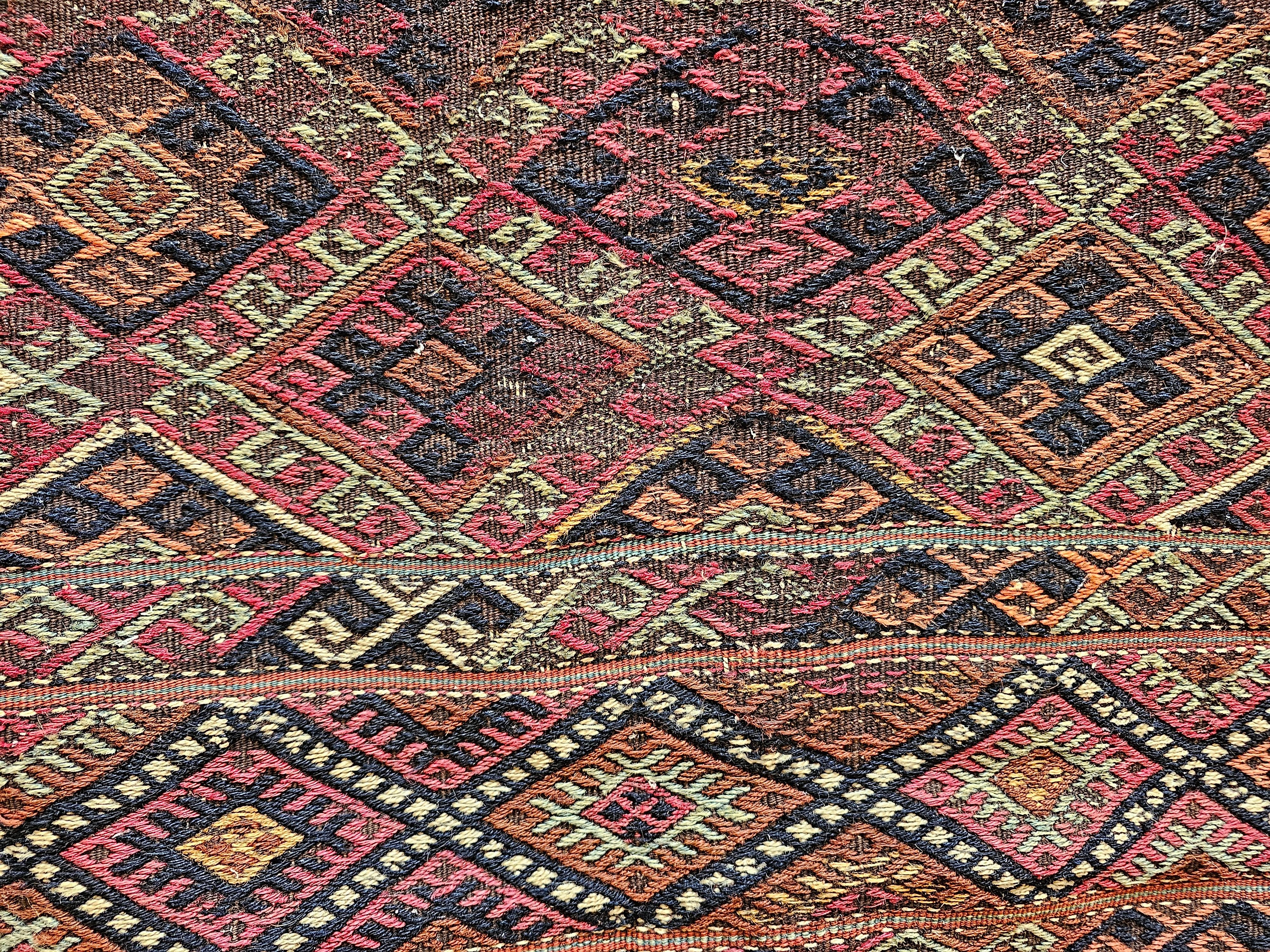 Teinture végétale Sacoches doubles caucasiennes Soumak du début du 20e siècle en vert, rouge, bleu et ivoire en vente