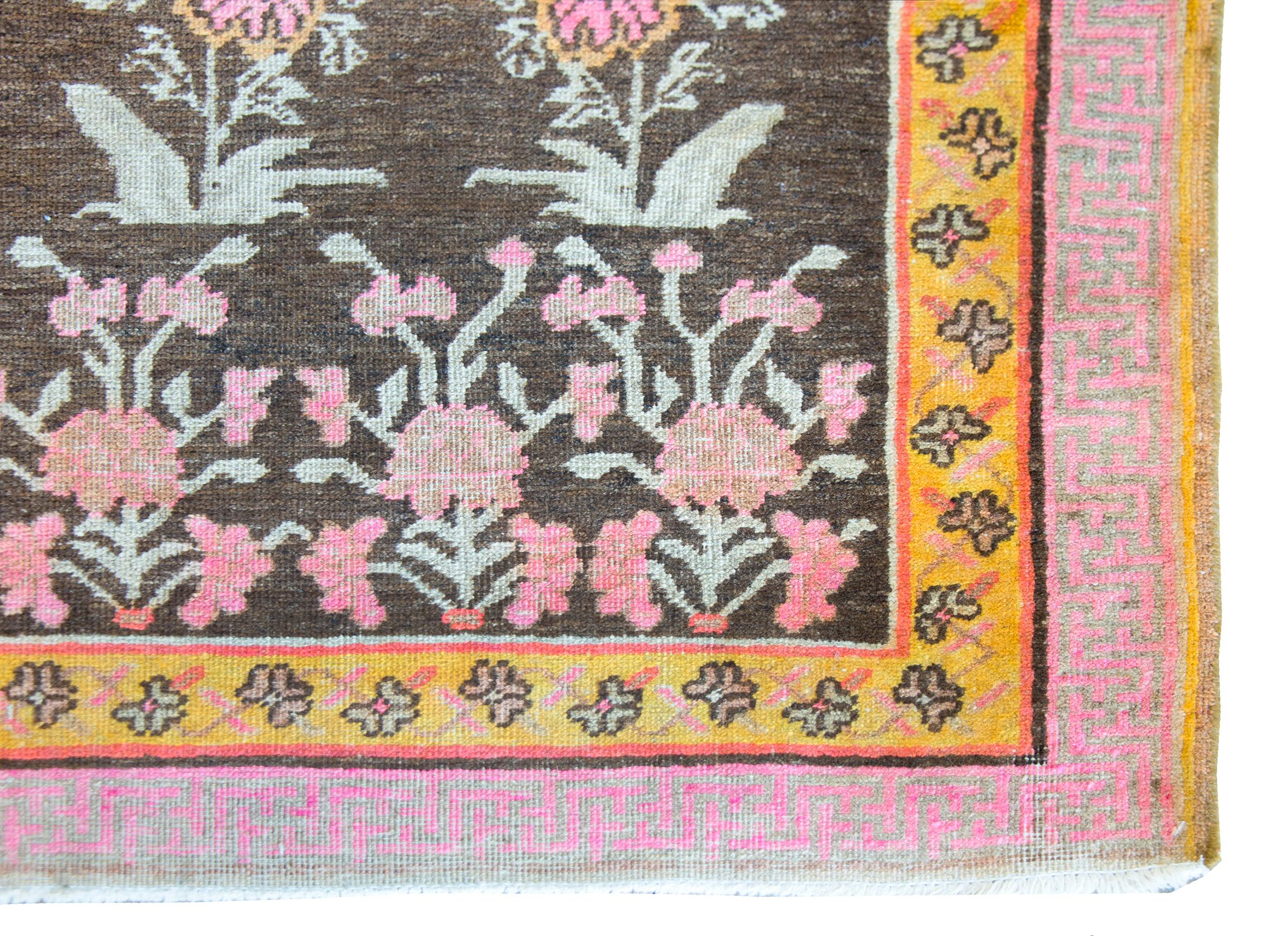 Tapis Khotan d'Asie centrale du début du 20e siècle en vente 4
