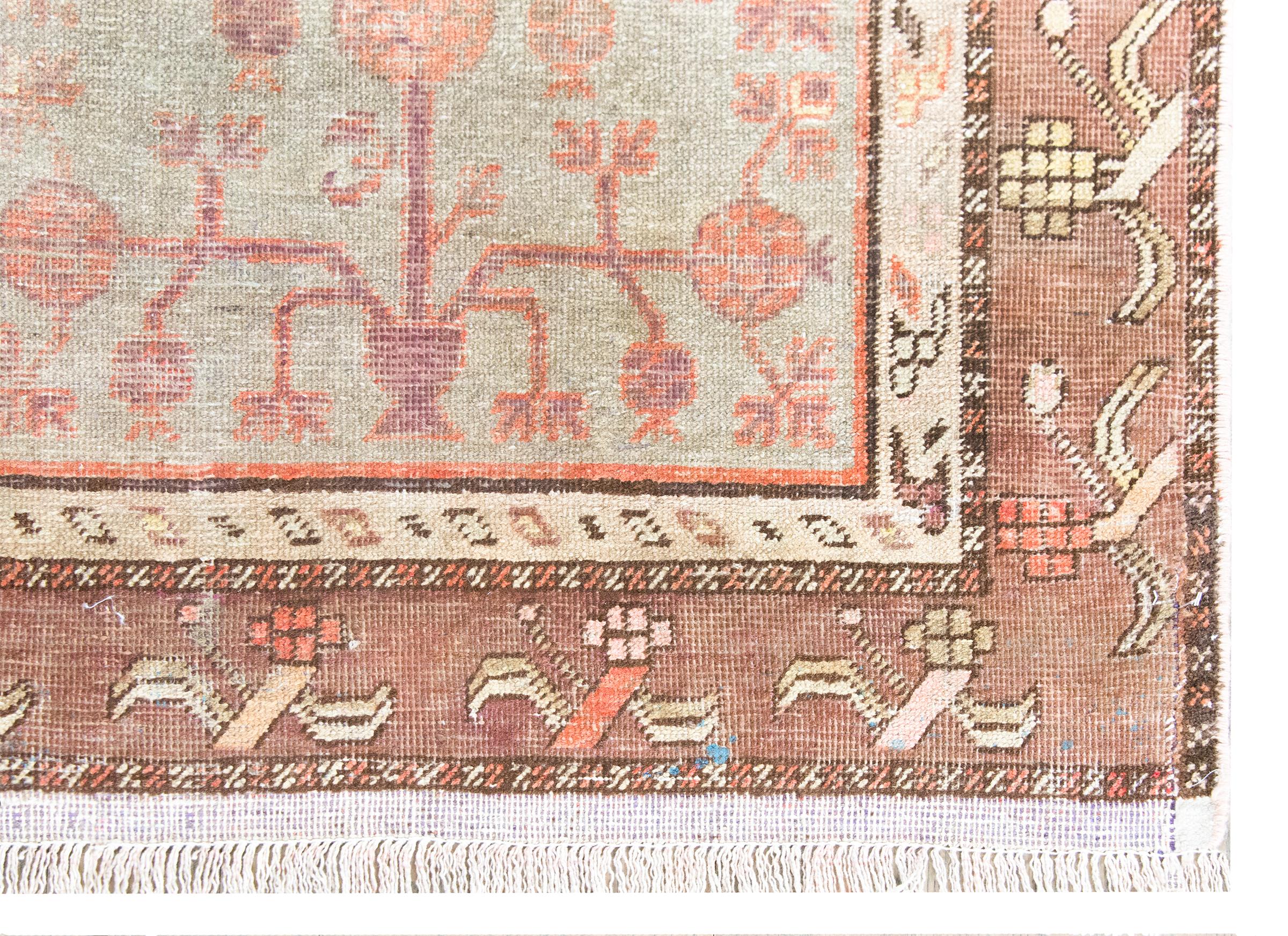 Alfombra Khotan de Asia Central de principios del siglo XX en venta 5