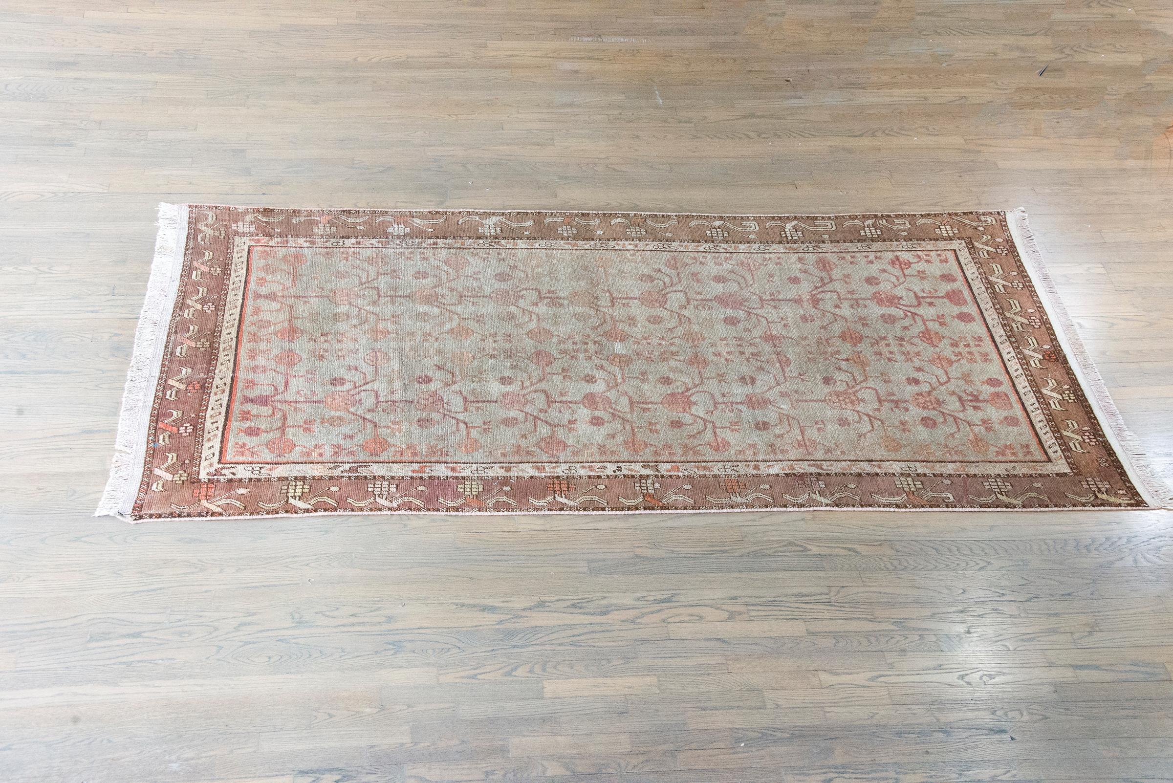 Alfombra Khotan de Asia Central de principios del siglo XX en venta 7