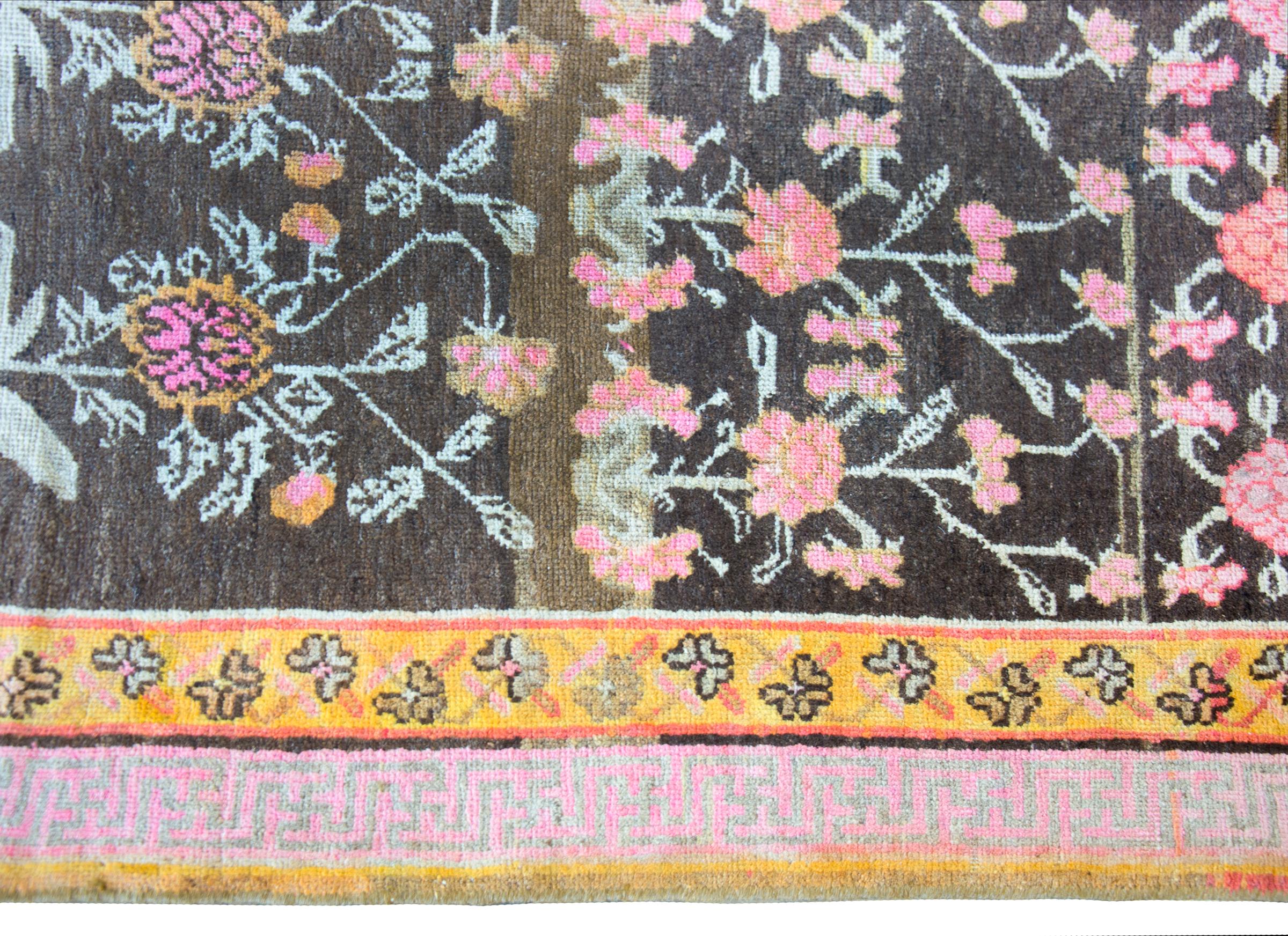 Zentralasiatischer Khotan-Teppich aus dem frühen 20. (Handgeknüpft) im Angebot