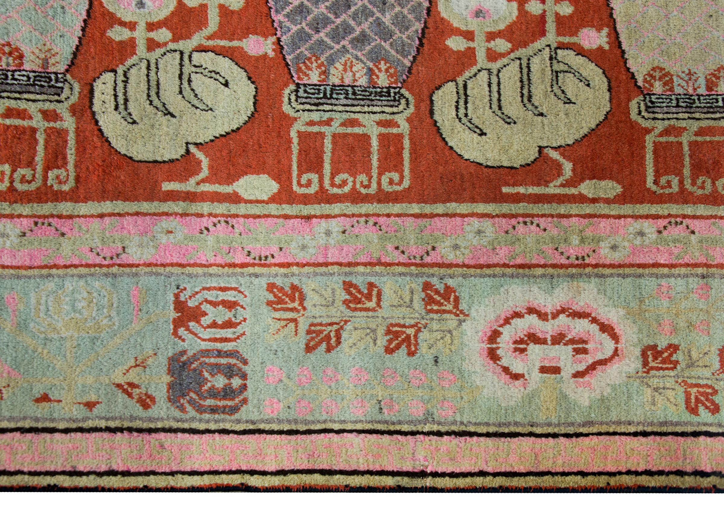 Early 20th Century Central Asian Khotan Rug In Good Condition For Sale In Chicago, IL