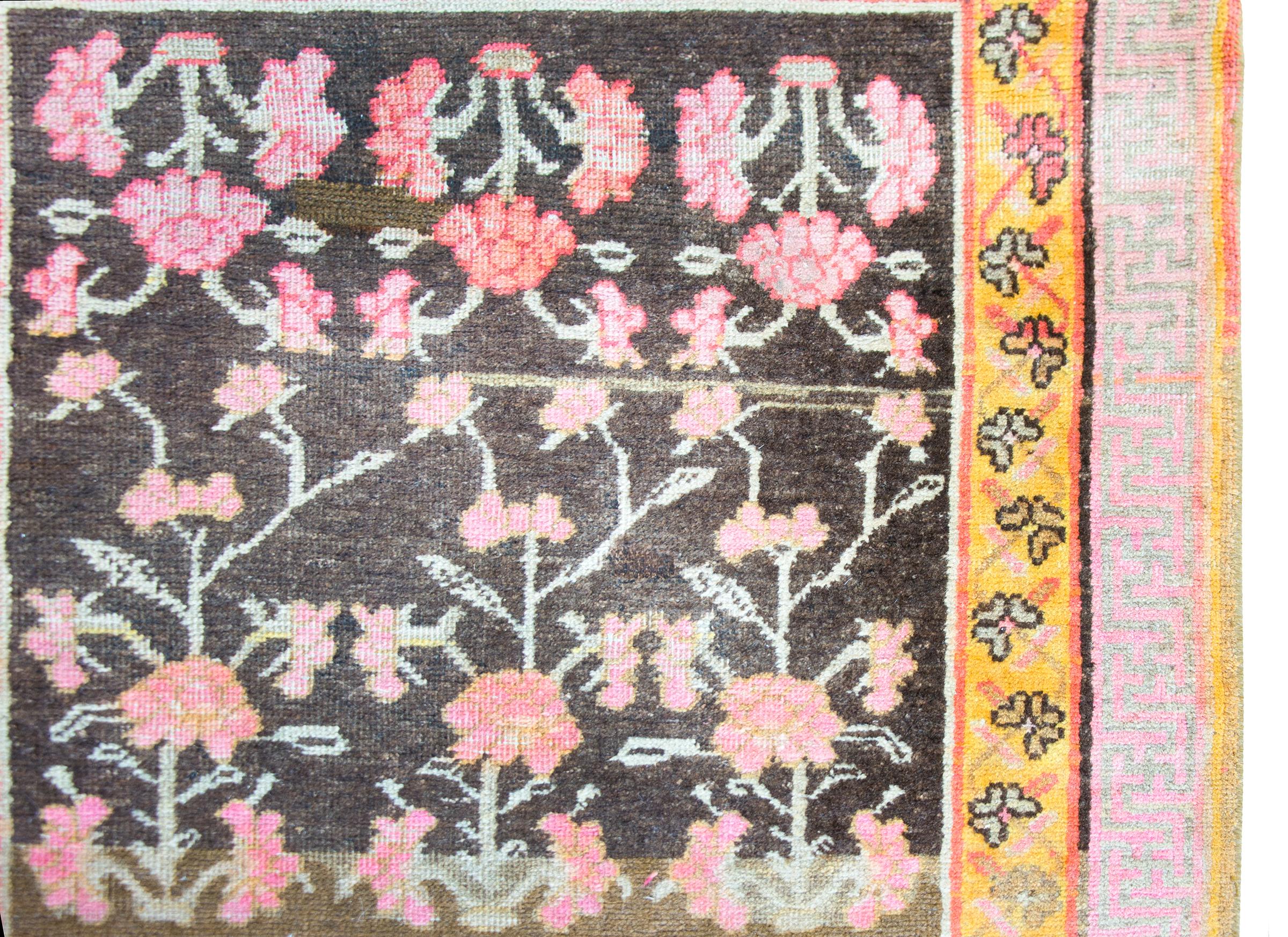 Zentralasiatischer Khotan-Teppich aus dem frühen 20. im Zustand „Gut“ im Angebot in Chicago, IL