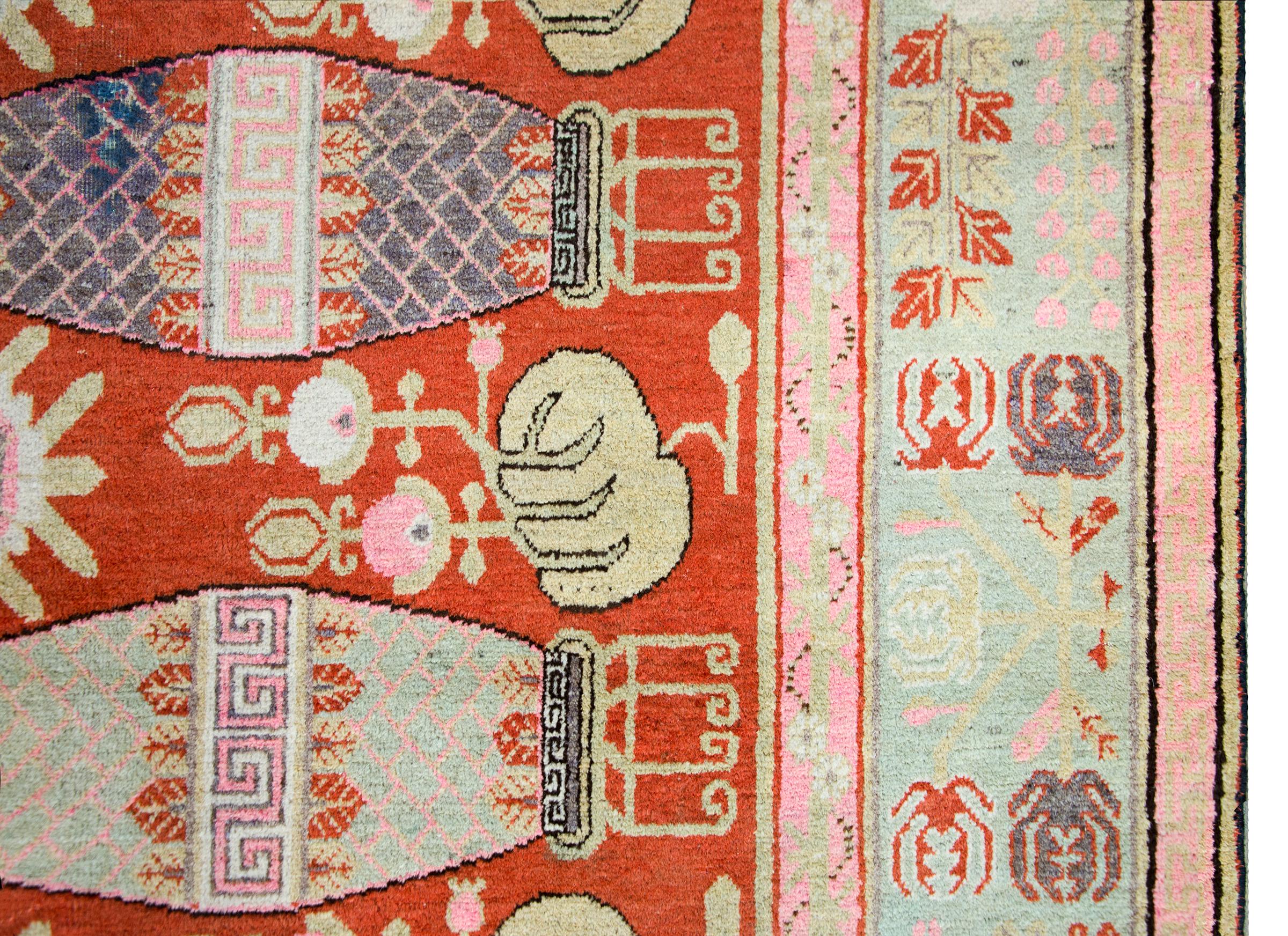 Zentralasiatischer Khotan-Teppich aus dem frühen 20. (Mitte des 20. Jahrhunderts) im Angebot