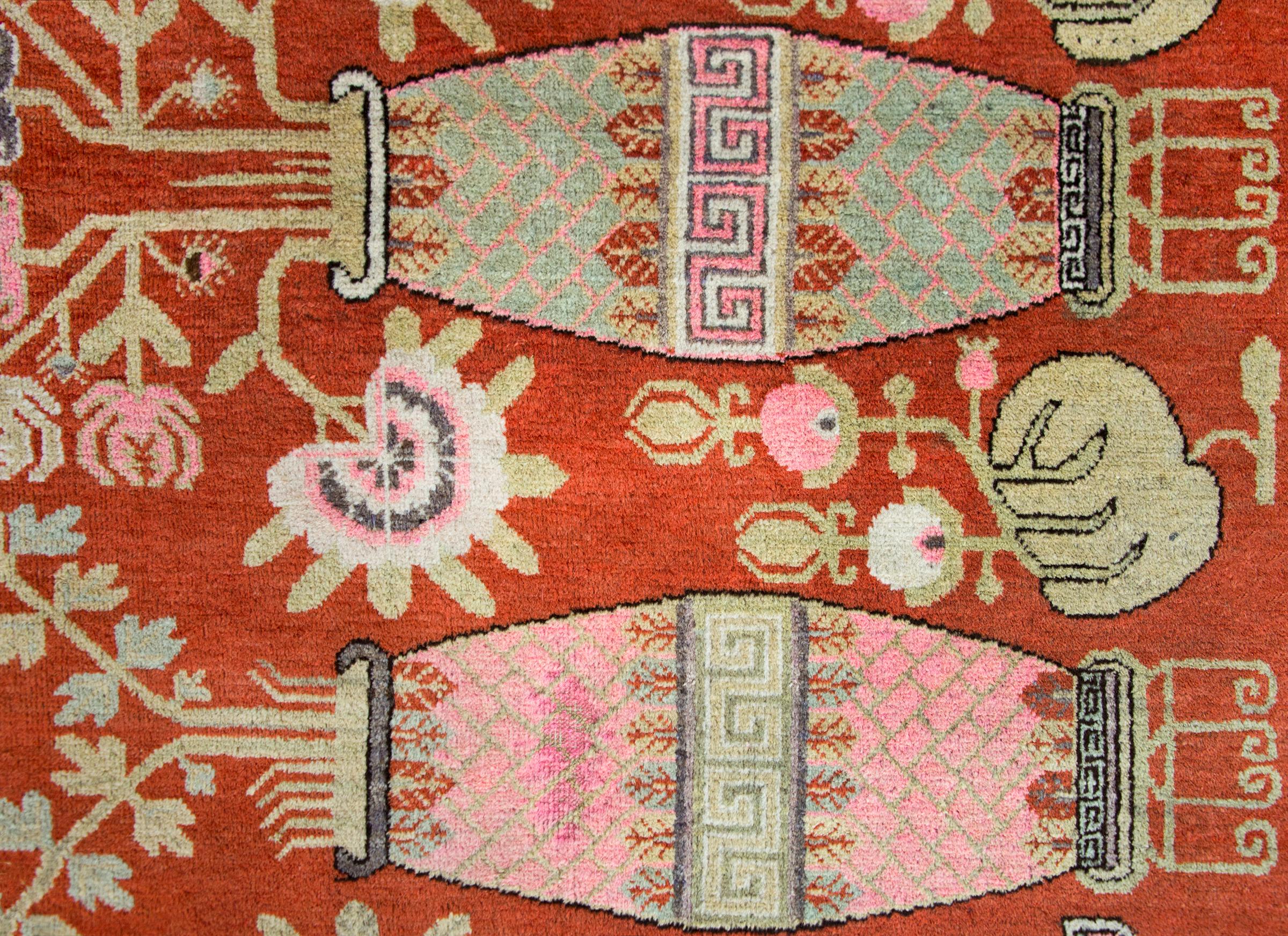 Zentralasiatischer Khotan-Teppich aus dem frühen 20. im Angebot 1